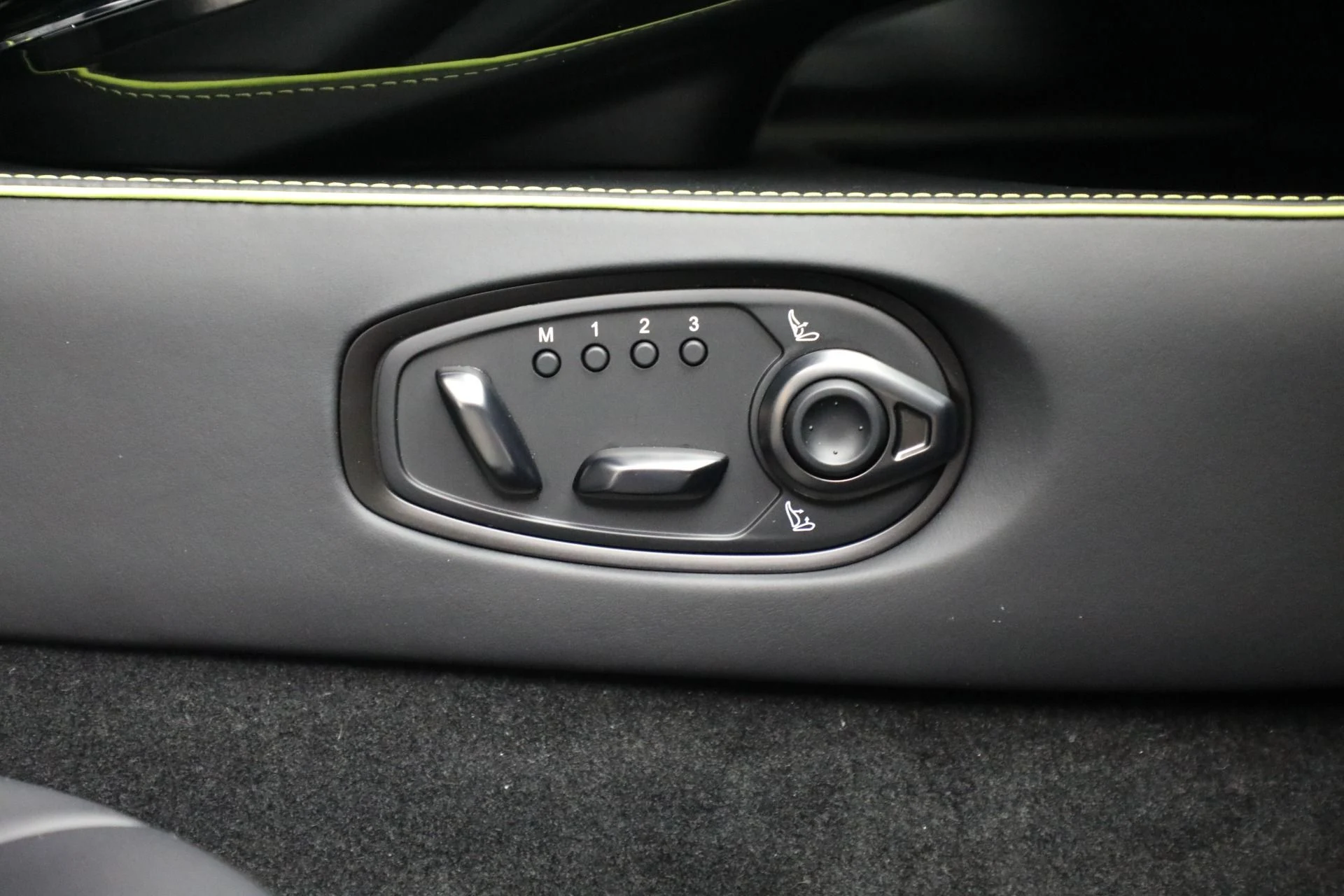mph020_282805022_New_2026_Aston_Martin_Vantage_cb7f7ce9da