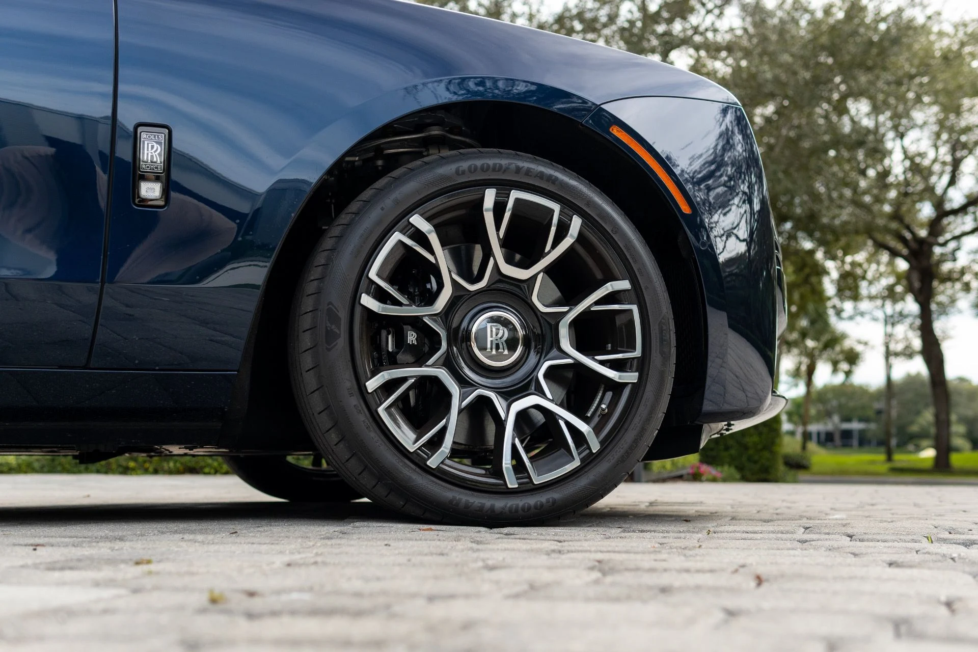 mph020_2833493779_Used_2023_Rolls_Royce_Black_Badge_Ghost_1765569637_38b40e0215