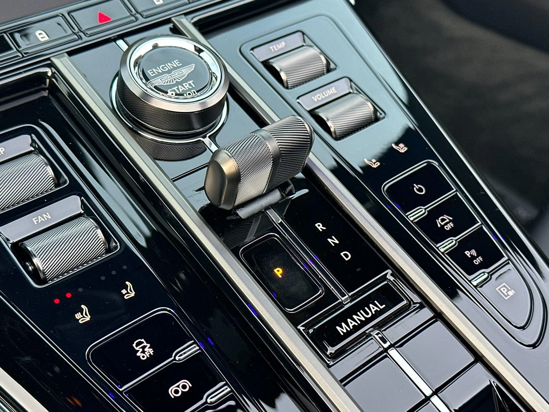 mph020_2840825238_New_2026_Aston_Martin_Vantage_Roadster_1764774705_4969e7ef5c