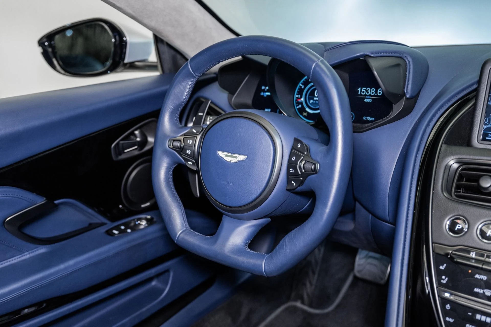 mph020_2846140803_Used_2020_Aston_Martin_DBS_Superleggera_1754334854_6de73413d3