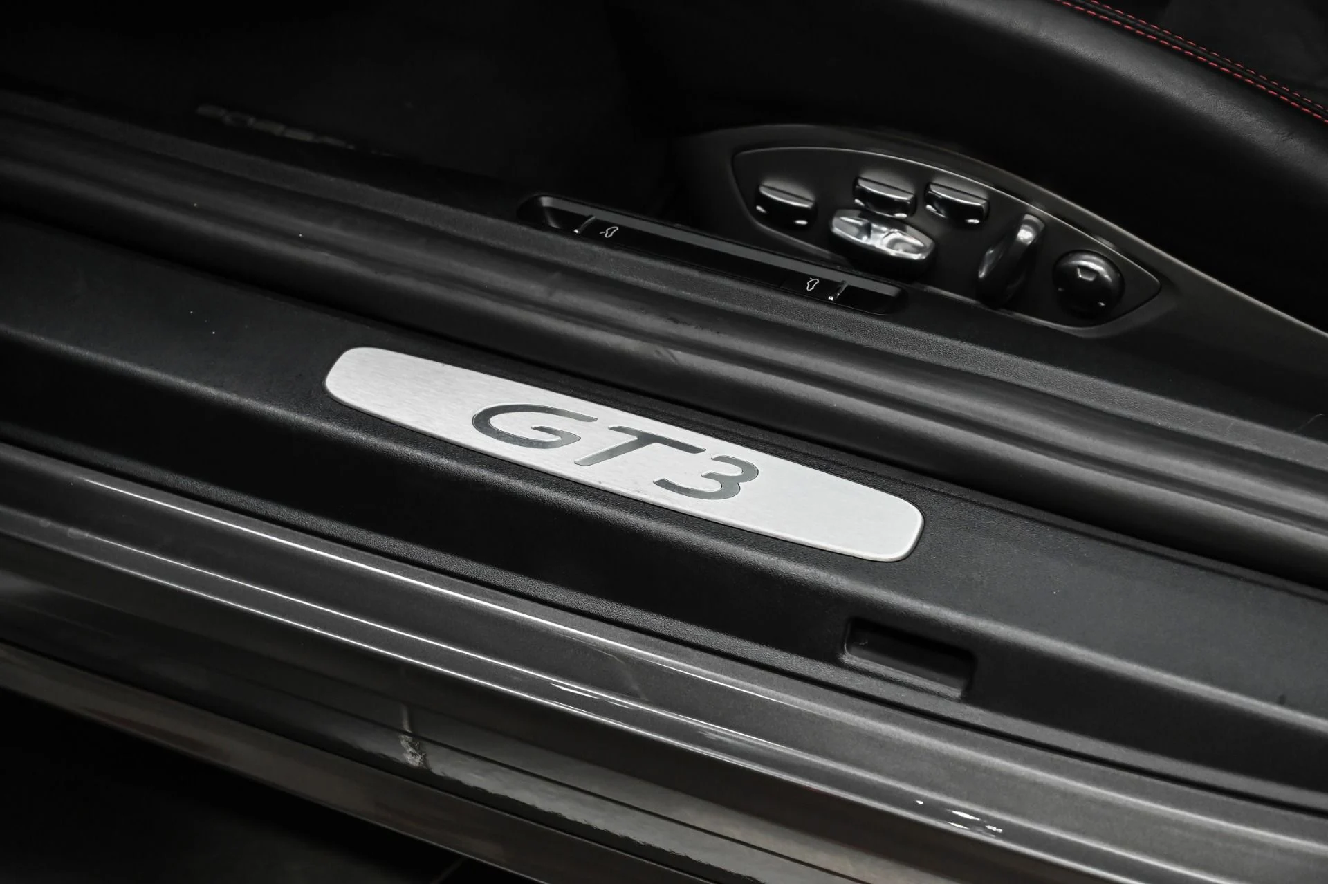 mph020_285775965_Used_2015_Porsche_911_GT_3_1749853889_9754def5ba