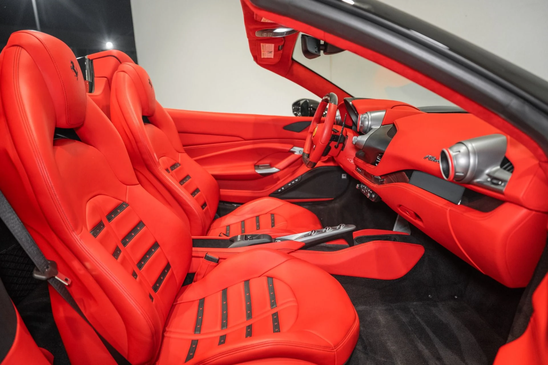 mph020_2860594710_Used_2021_Ferrari_F8_Spider_1788191540_68b0ac4bef