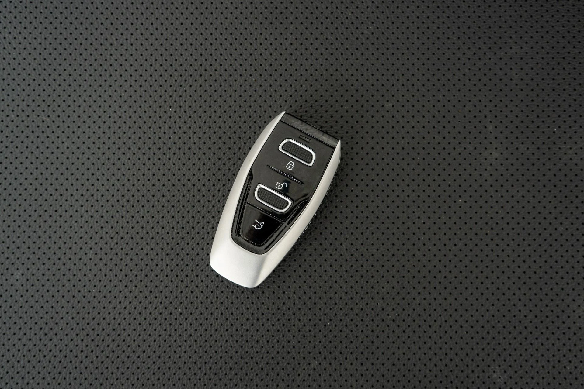 mph020_2867023787_Used_2021_Aston_Martin_DBX_Indulgence_Pack_Panoramic_Roof_1779371963_f2e29288dc