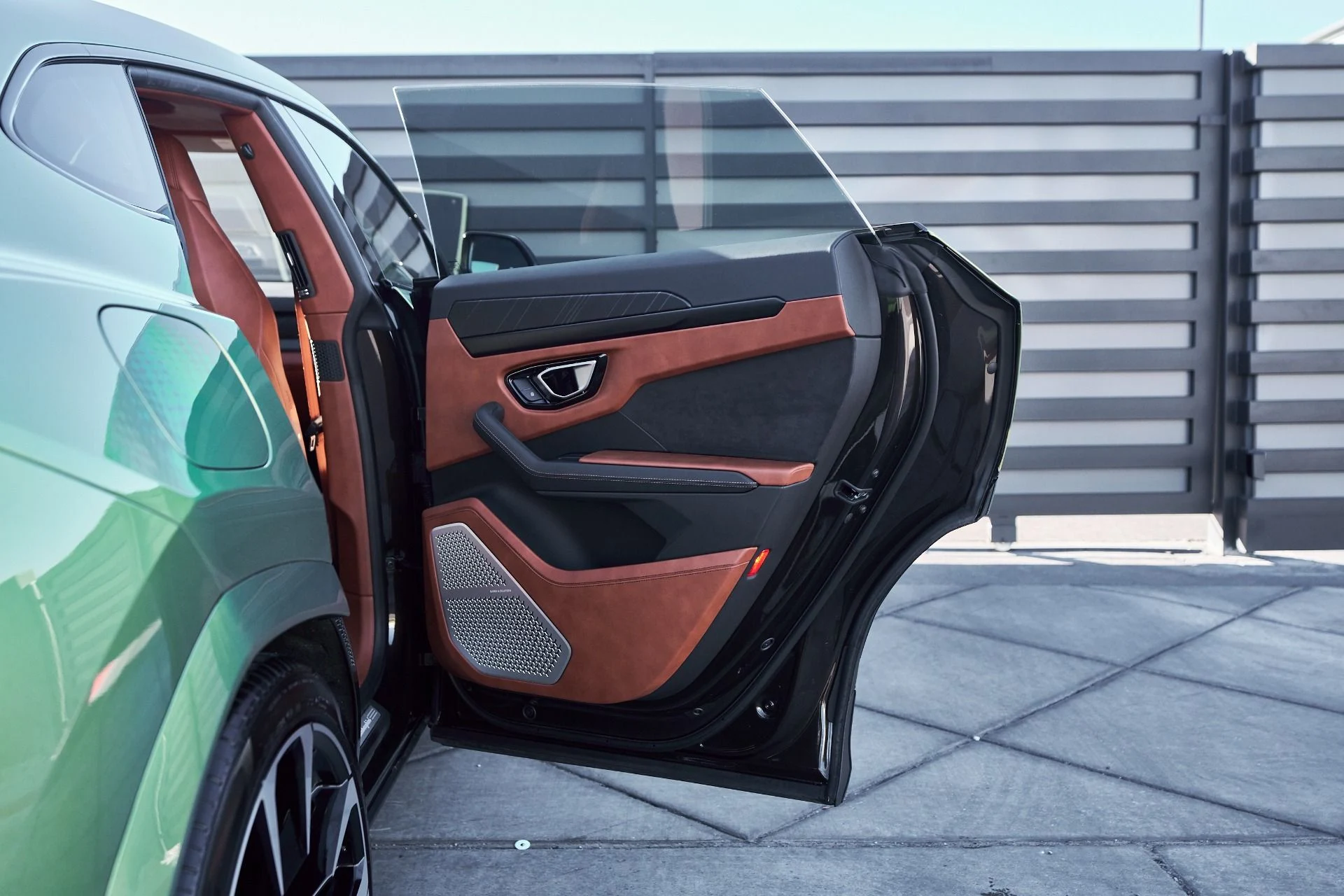 mph020_2878853420_Used_2022_Lamborghini_Urus_1764710429_a1fa2b27c7