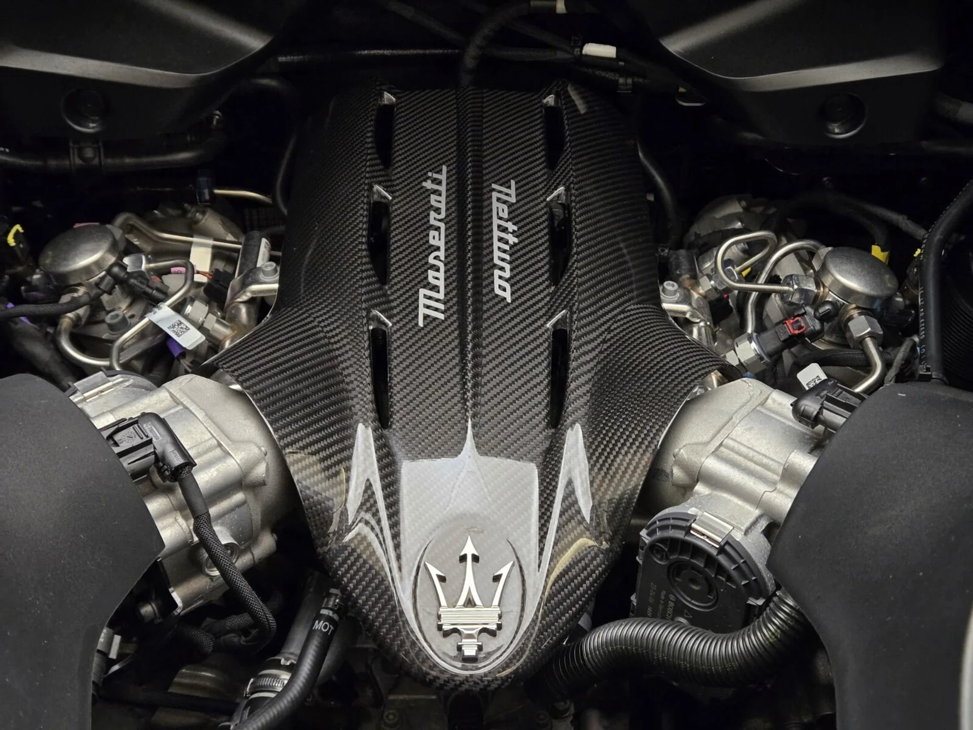 mph020_2882627700_Used_2023_Maserati_MC_20_1762849615_af777c1f87