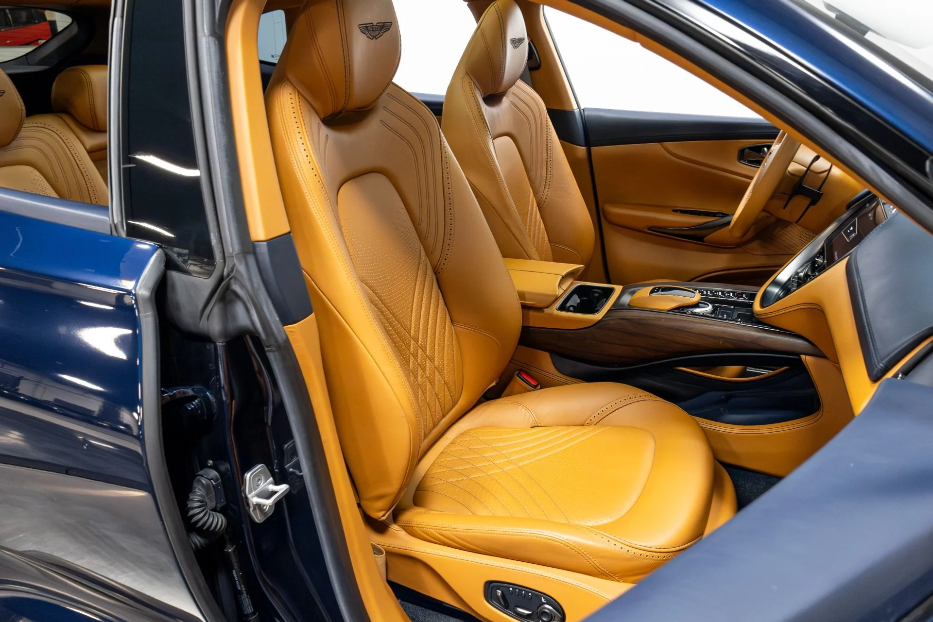 mph020_2887751682_Used_2021_Aston_Martin_DBX_1770088523_a4a0ececd2