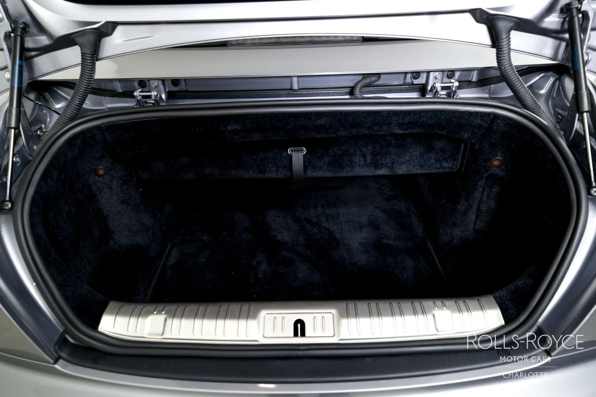 mph020_2898928907_Used_2018_Rolls_Royce_Dawn_1789143044_2670bd35fe