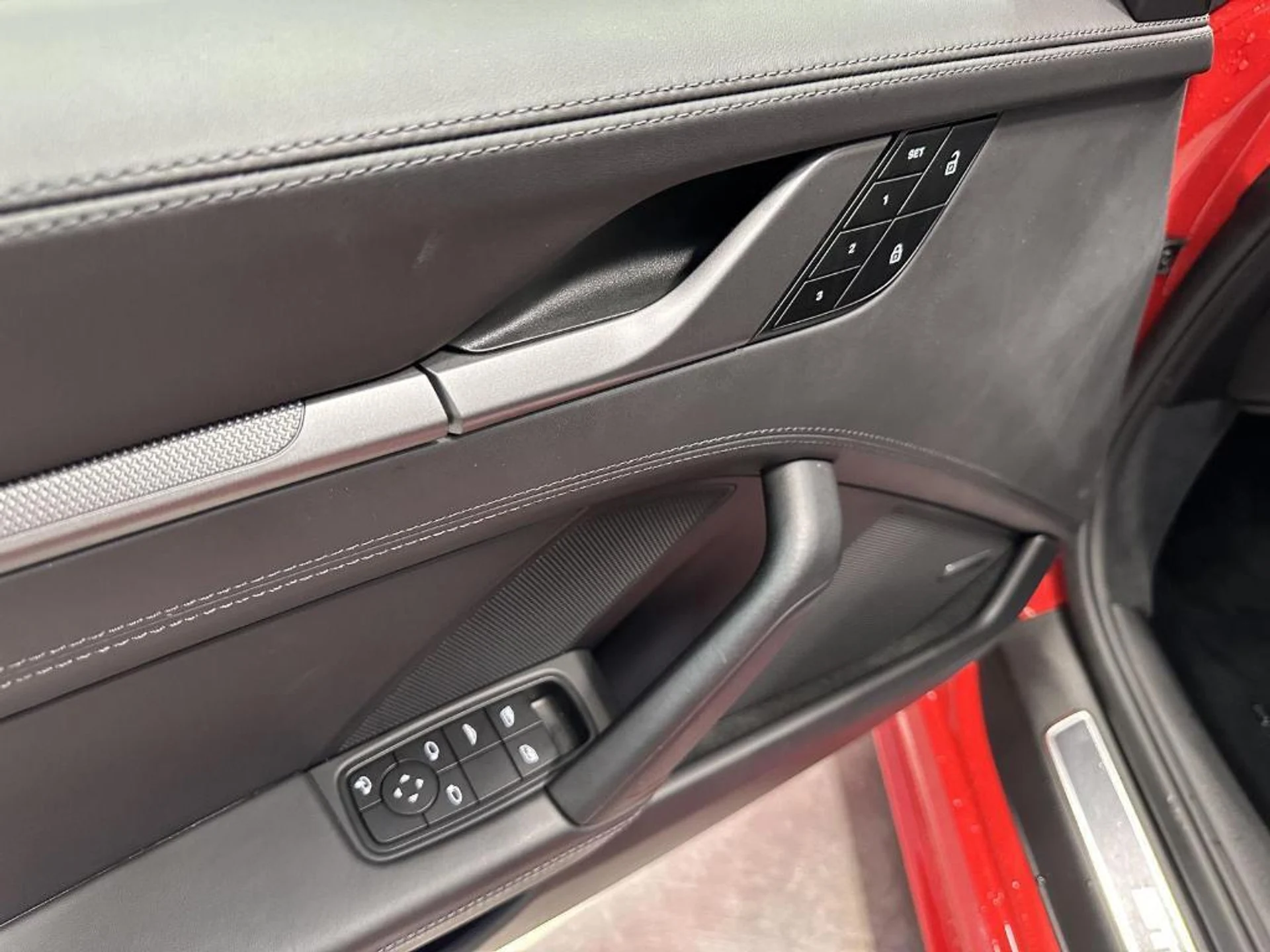 mph020_290894418_4im_HKL_Inm5g_T1_Ud_Bvmx2_TGN_3i_A_53df1668b5