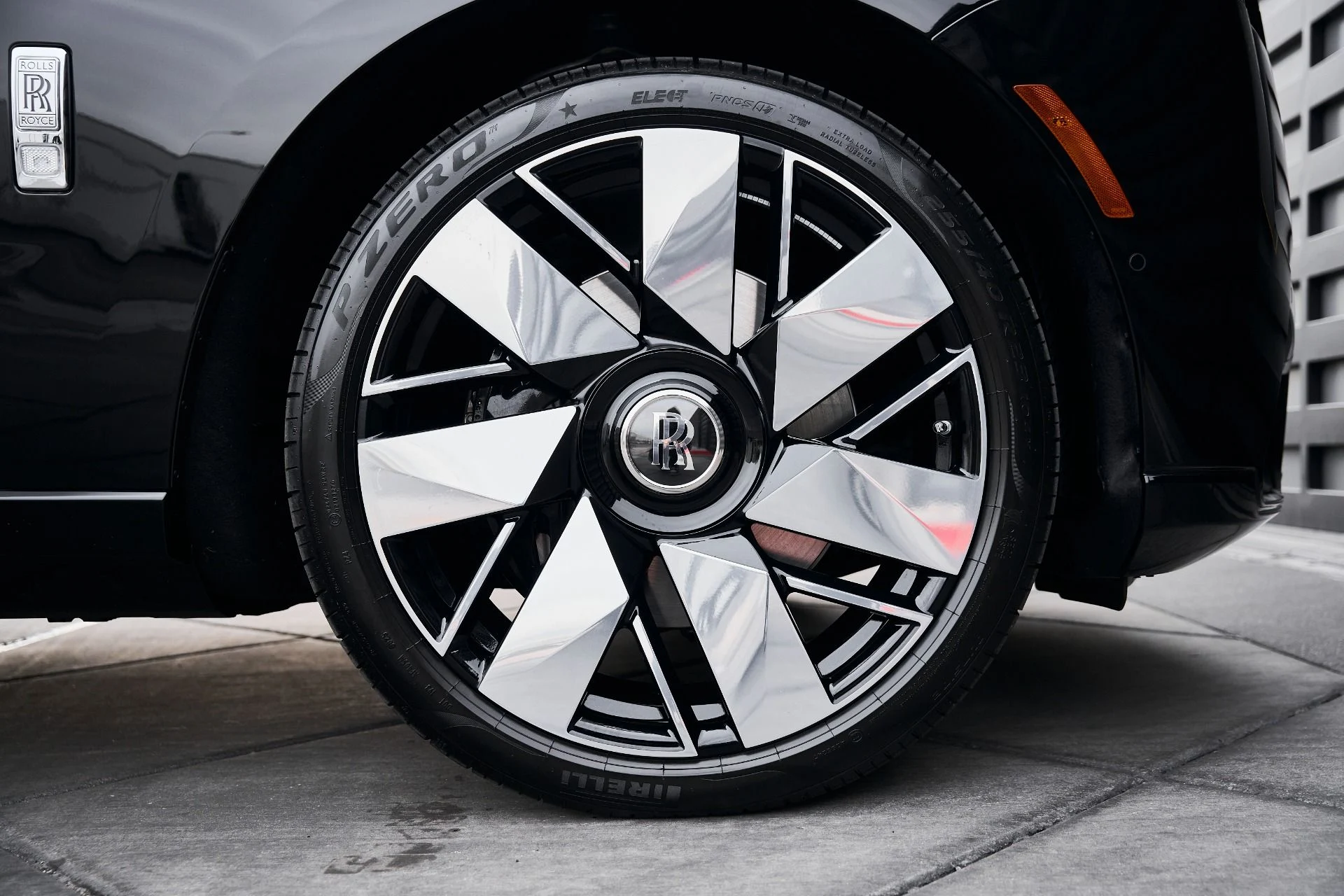 mph020_2916235495_Used_2026_Rolls_Royce_Cullinan_Base_1769135775_8760b18644