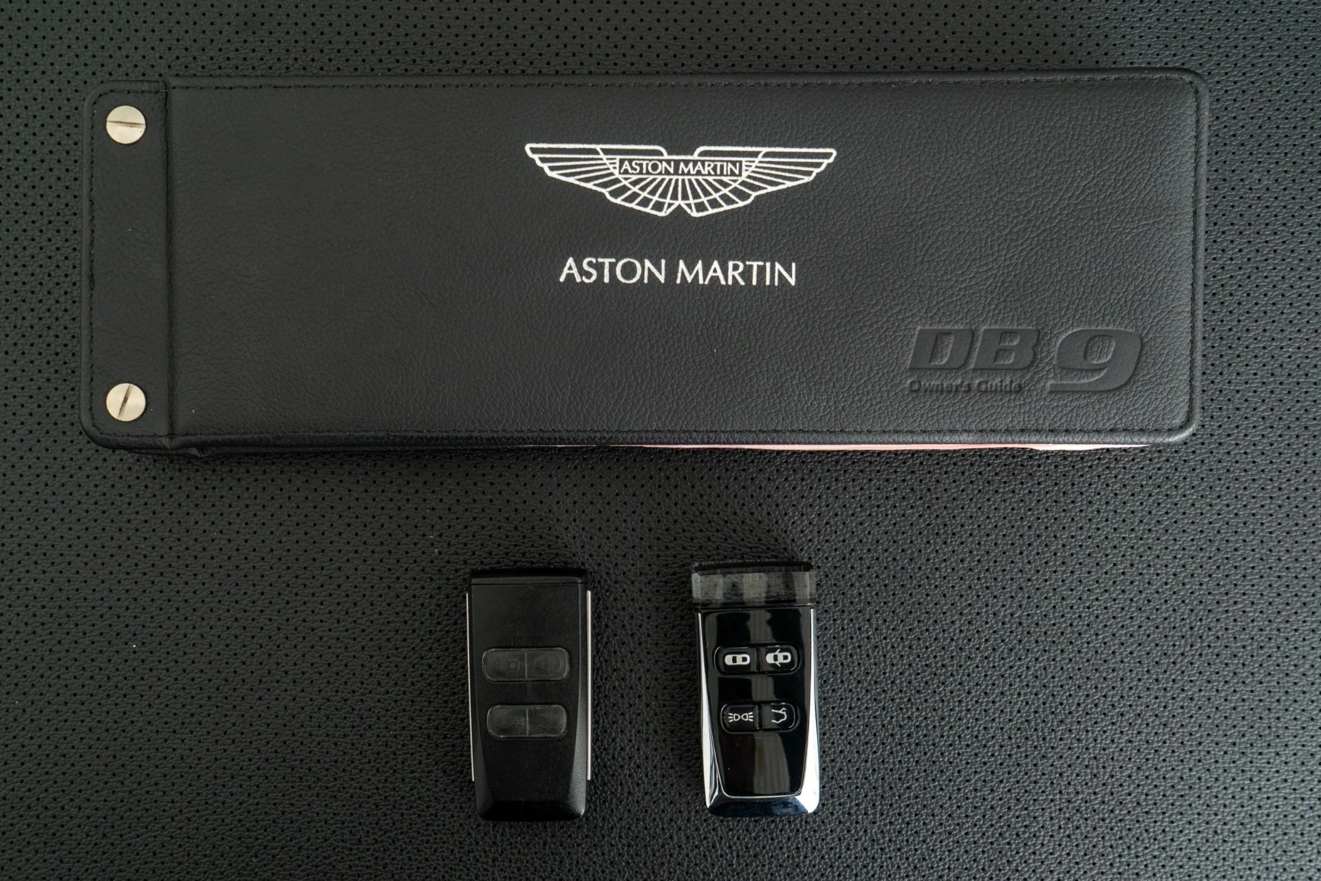 mph020_2917157822_Used_2015_Aston_Martin_DB_9_Volante_1759413390_854401a3c9