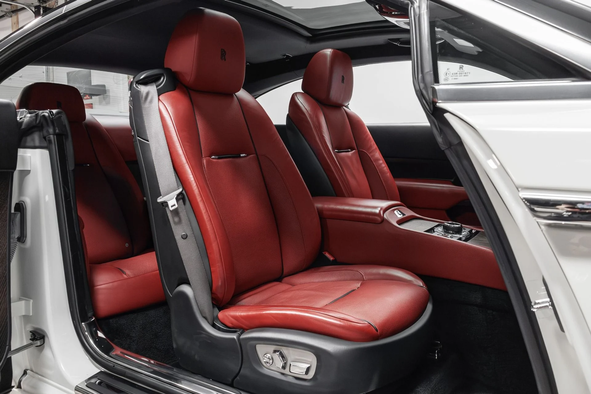 mph020_2918769198_Used_2014_Rolls_Royce_Wraith_1768708128_9804b39e7c