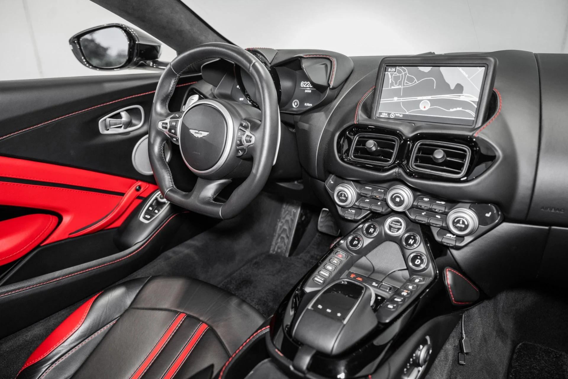 mph020_2923617241_Used_2019_Aston_Martin_Vantage_1779799907_5a5ee939fe