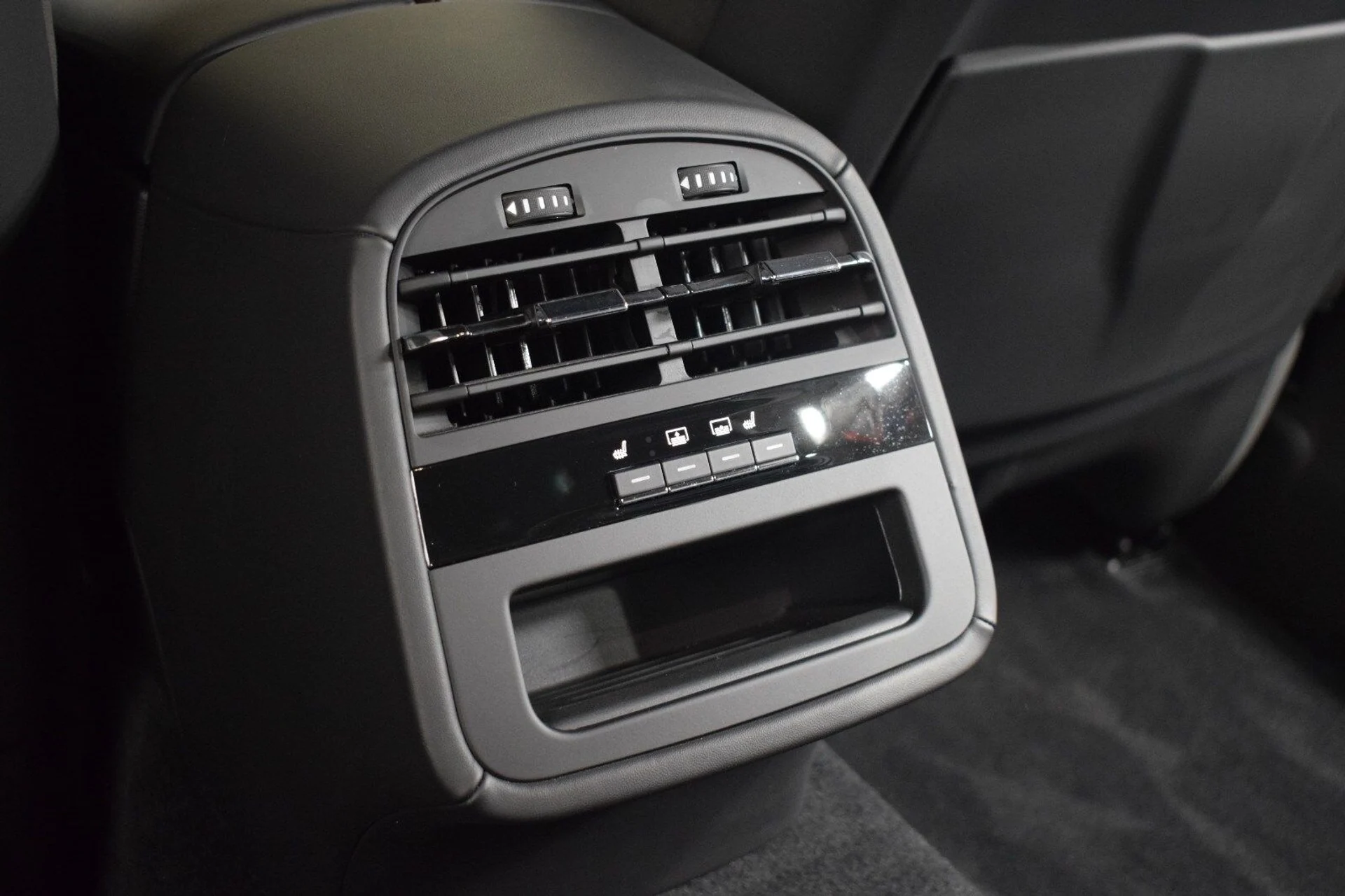 mph020_2927999621_620751fc20b2a2462ae690426e9c979cx_aae1610690