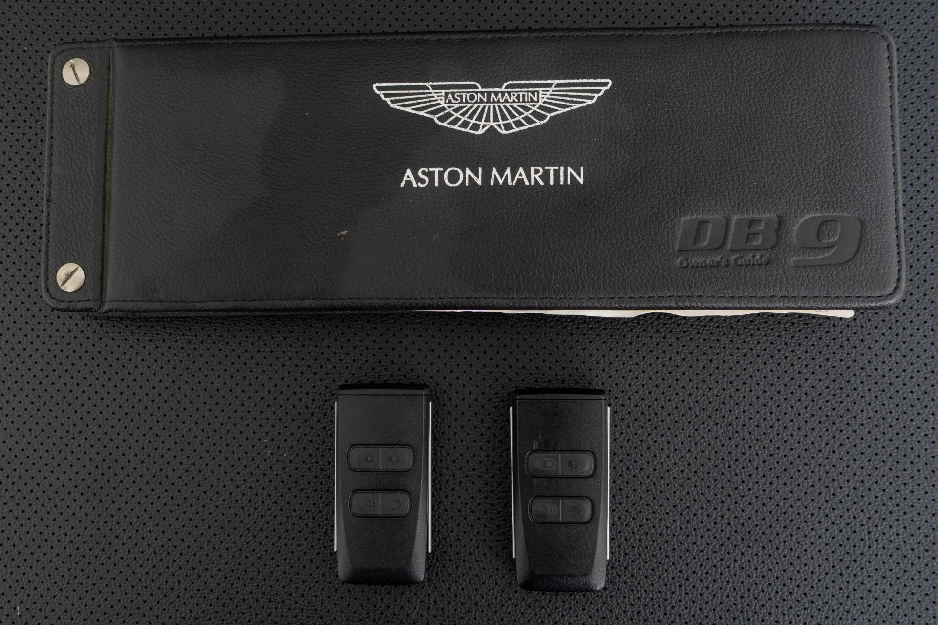 mph020_2939019689_Used_2014_Aston_Martin_DB_9_Volante_1756221007_99dc5c31da