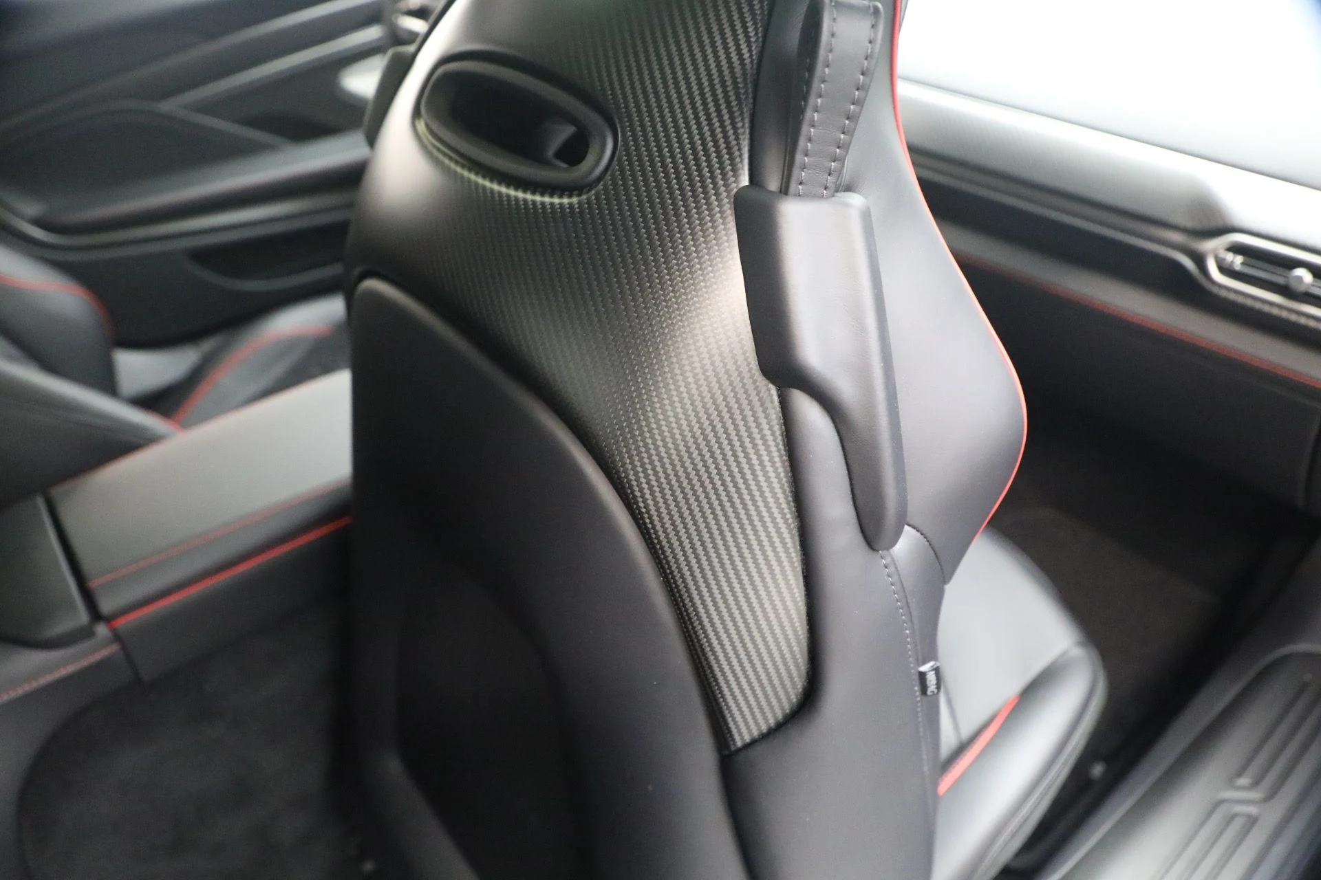 mph020_2943716273_New_2026_Aston_Martin_Vanquish_1767630425_c17047e7ab