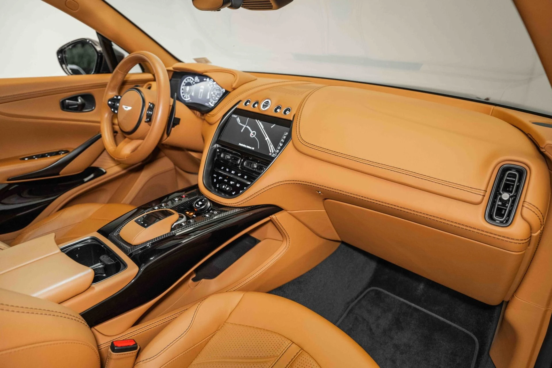 mph020_2948685818_Used_2023_Aston_Martin_DBX_707_1720795210_d123e977c1