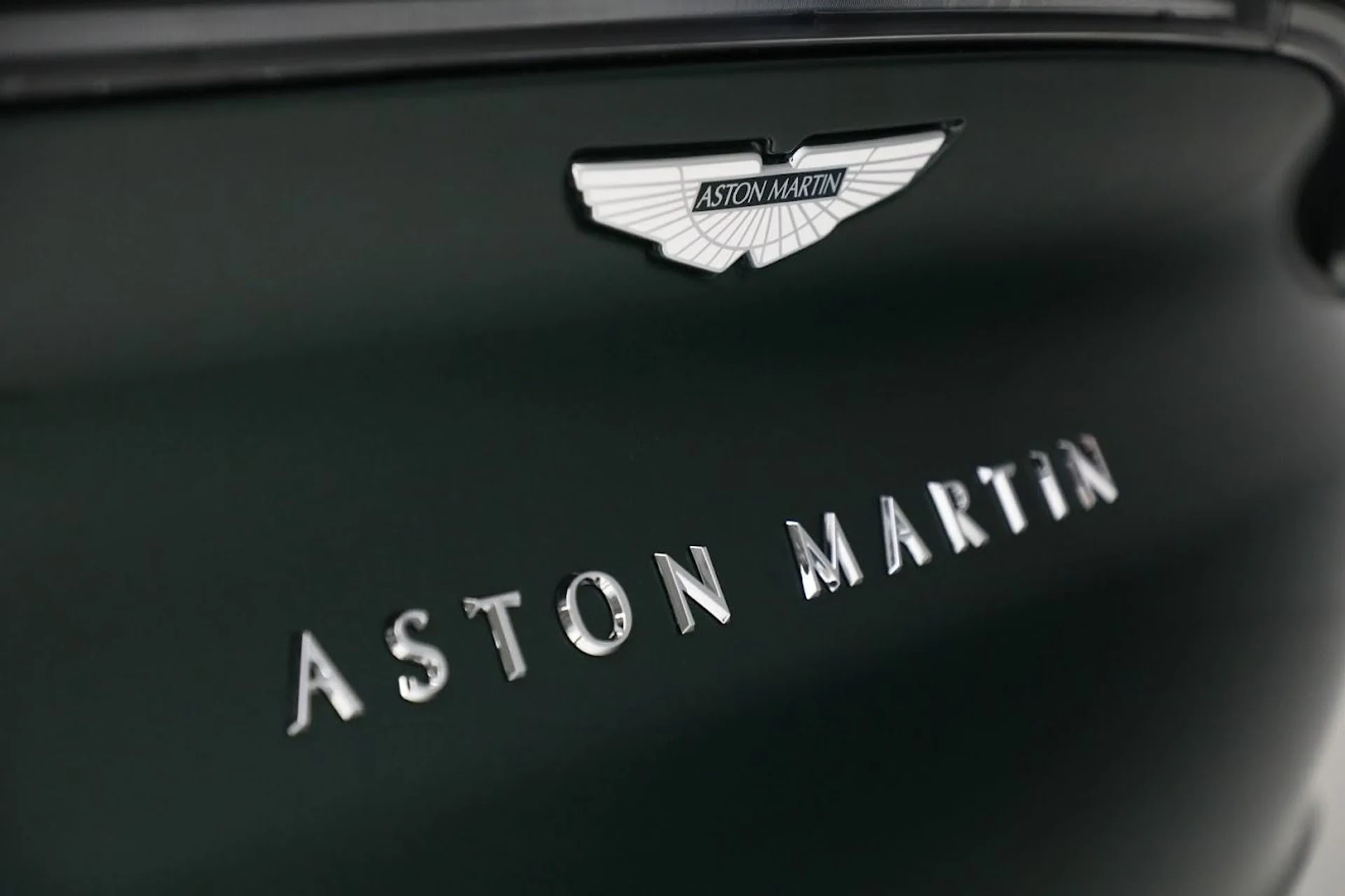 mph020_2952149449_Used_2023_Aston_Martin_DBX_1685647216_1e29531161