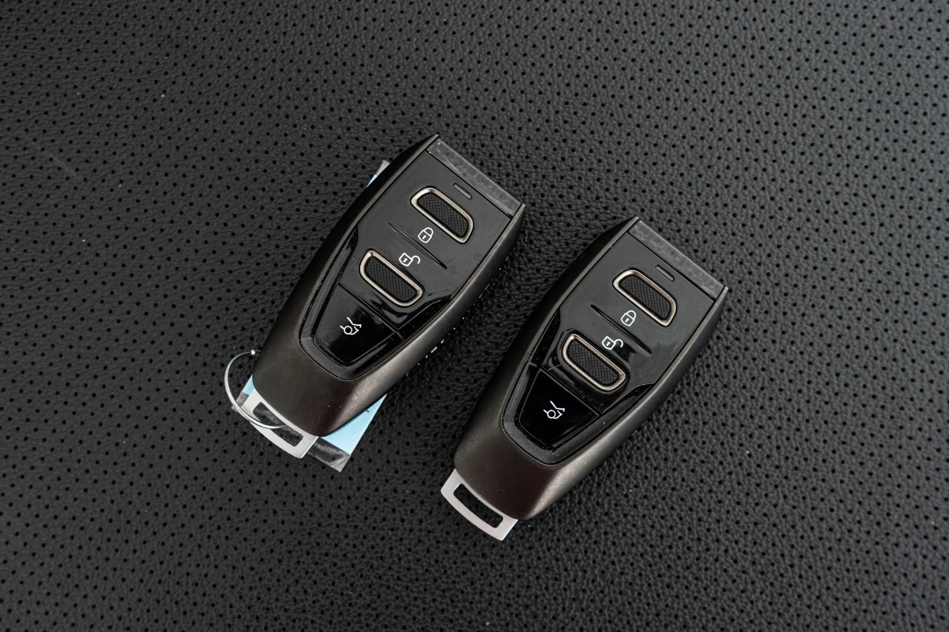 mph020_2953605164_Used_2024_Aston_Martin_DB_12_Volante_Carbon_Fiber_Bucket_Seats_Heritage_Paint_Color_1773867859_1152c85605