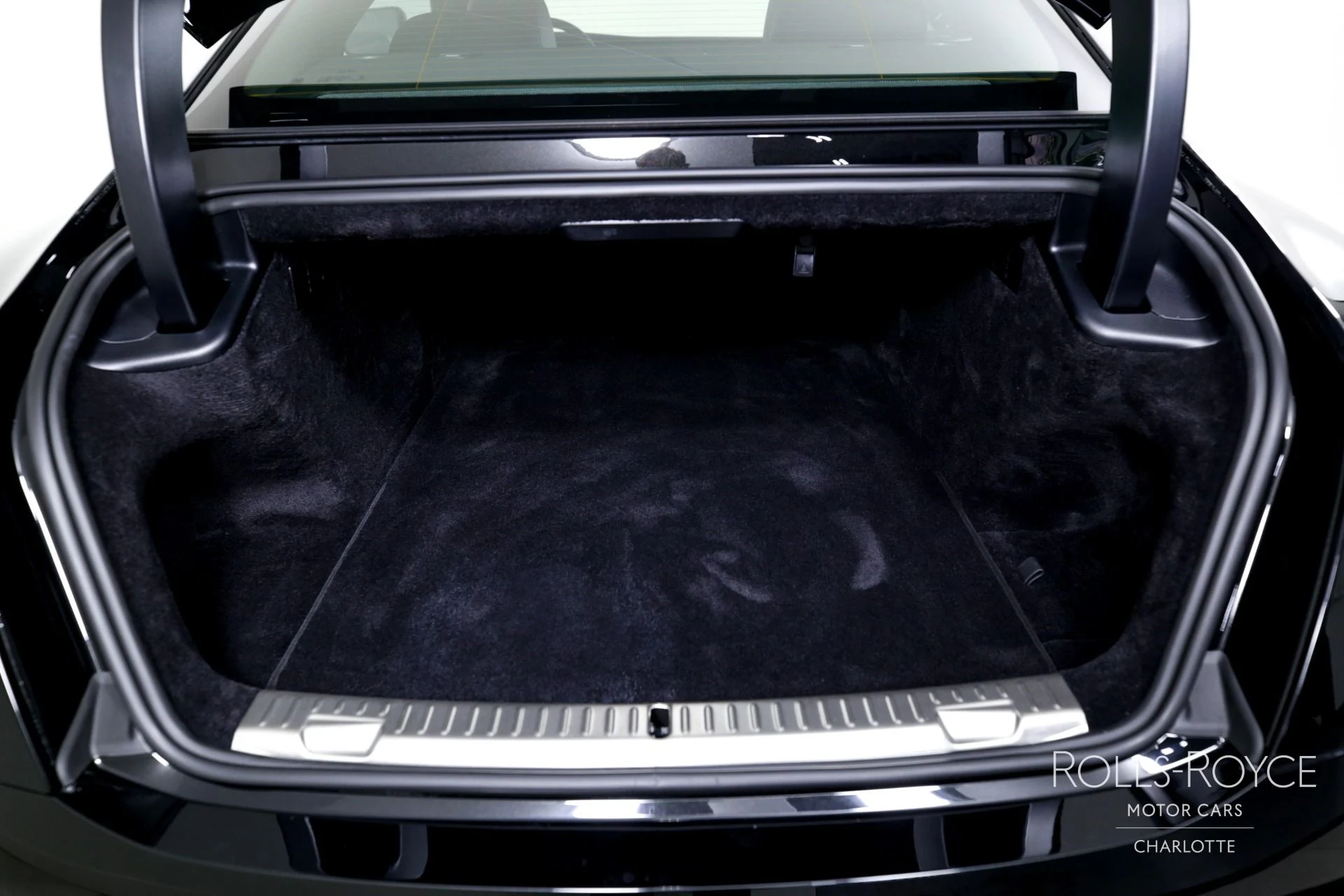 mph020_2965425783_Used_2024_Rolls_Royce_Spectre_1745445459_02aa8e423b