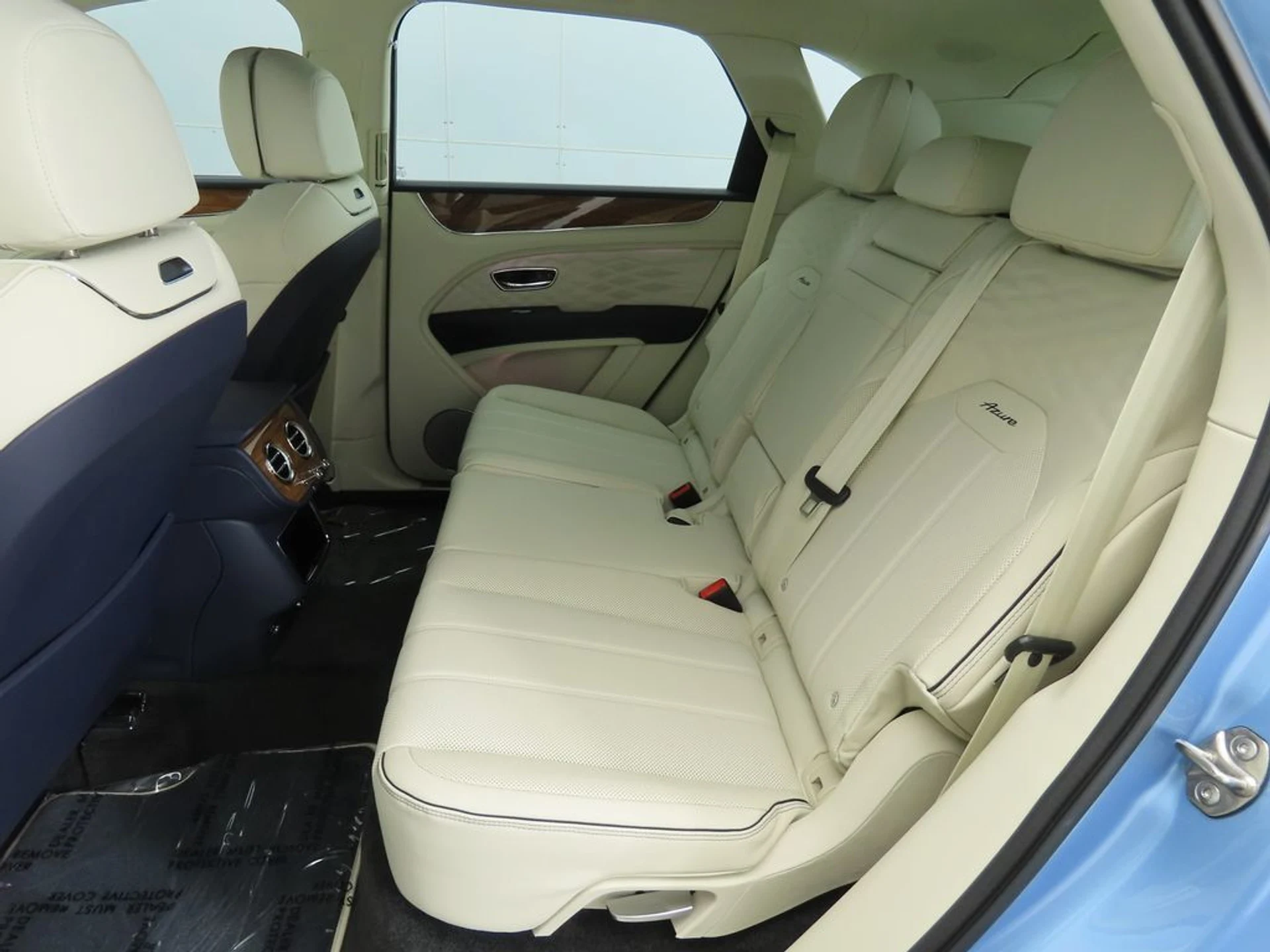 mph020_2969292646_new_2025_bentley_bentayga_v8awd_8119_22909990_21_1024_6518c65e59