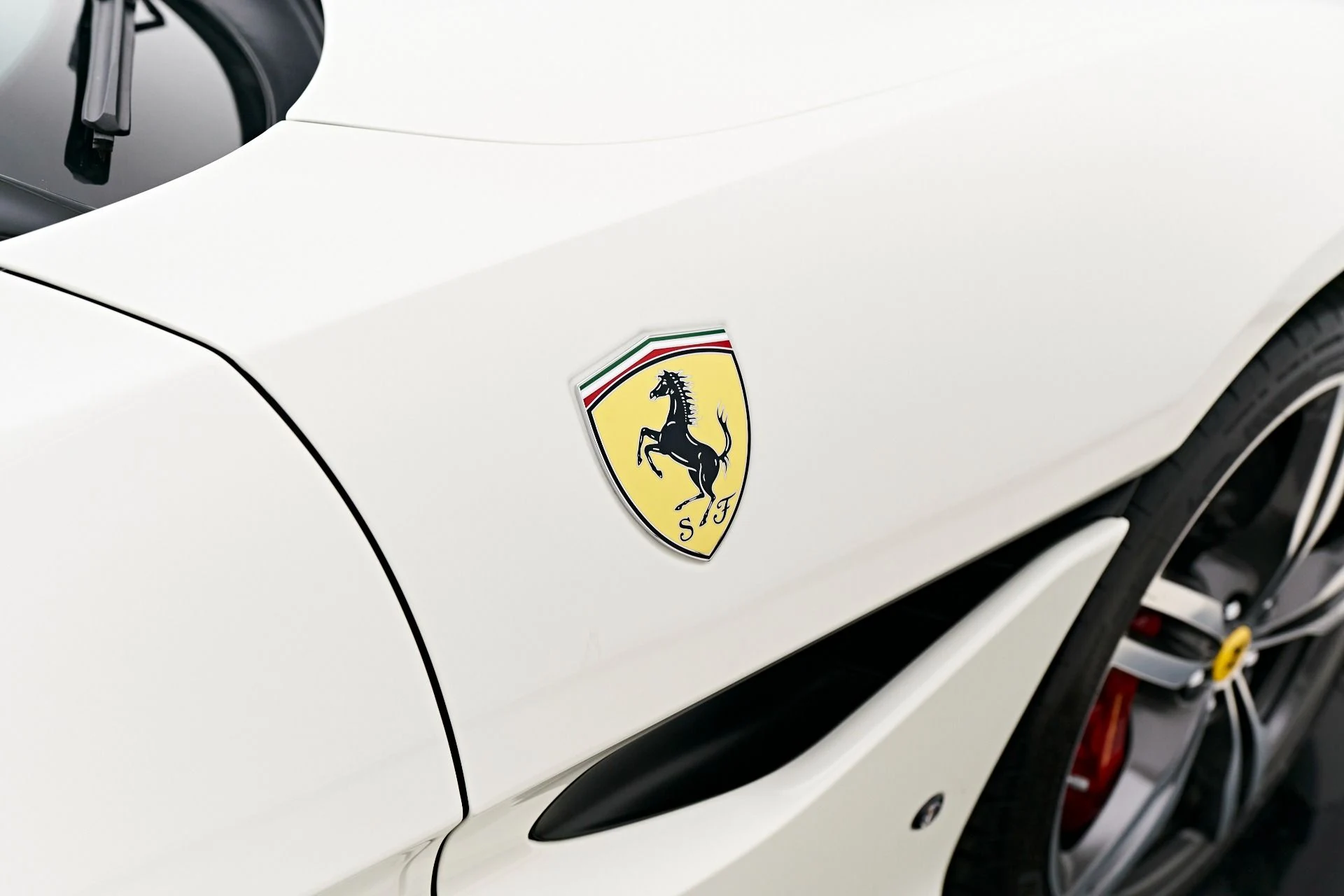 mph020_2971354778_Used_2020_Ferrari_Portofino_Base_1707160942_628e415576