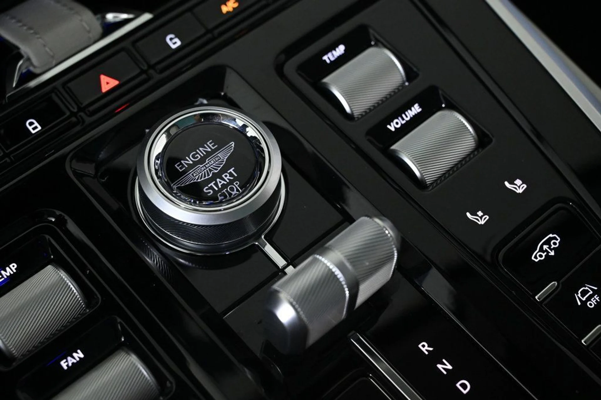 mph020_2973854141_new_2026_aston_martin_dbx_707awd_11350_22965901_20_1024_29103e96cc