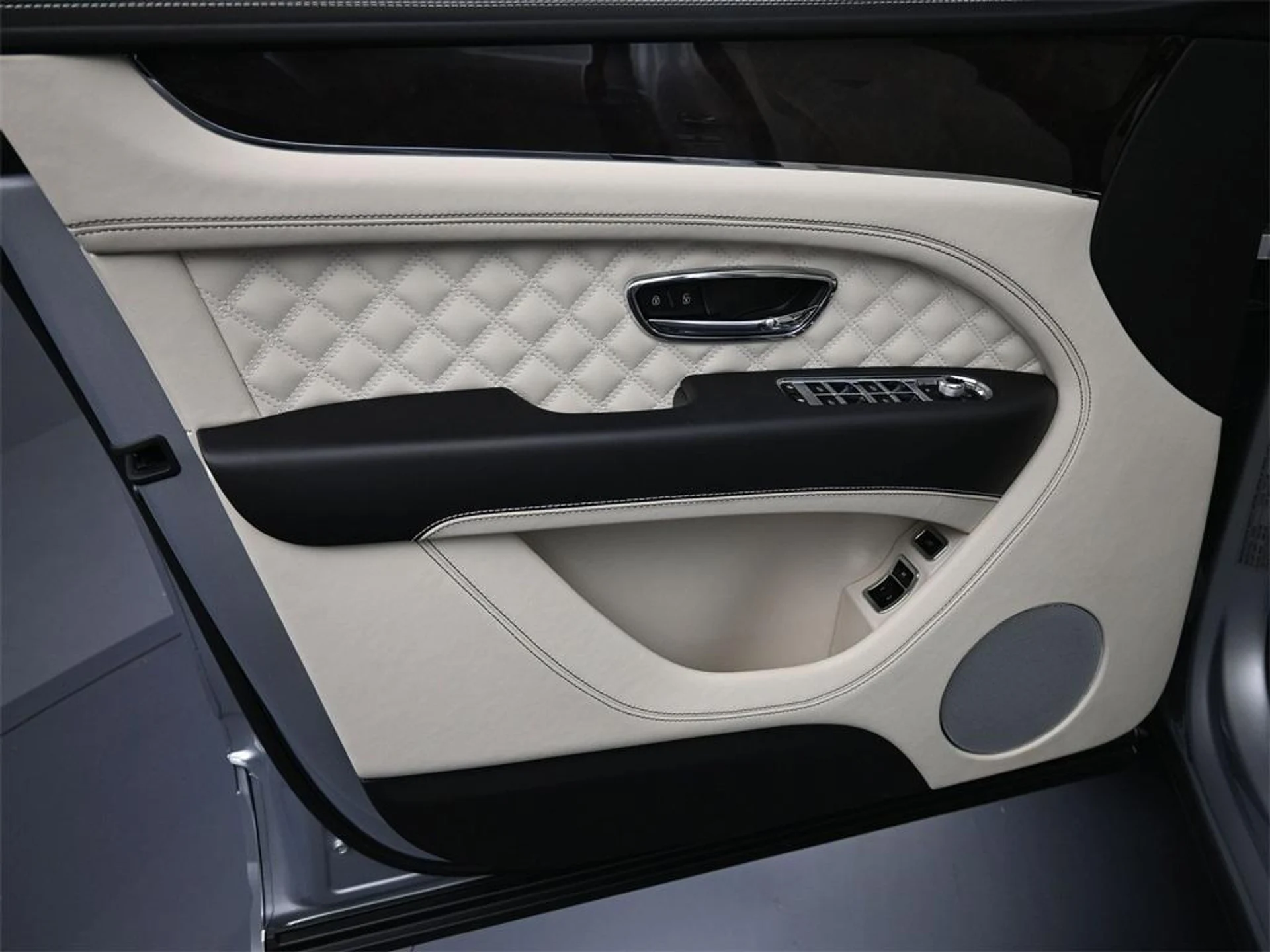 mph020_2985359371_2_Yx4_O3n3h_N9j_Q7kz_O8_K_Pc1ao_OLA_b44cf53c5e