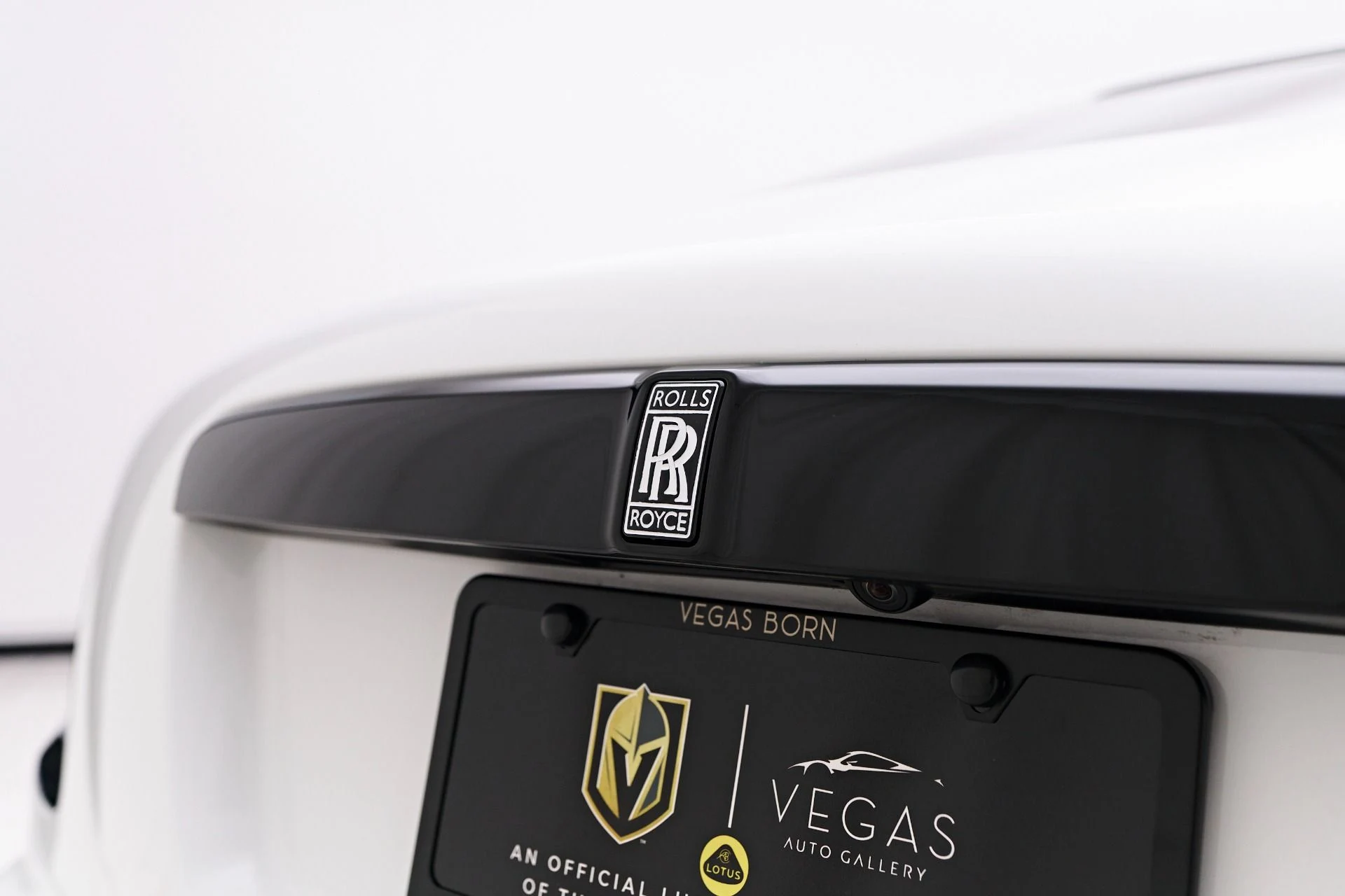 mph020_2987160618_Used_2018_Rolls_Royce_Wraith_Base_1758573624_e7bc7529c2
