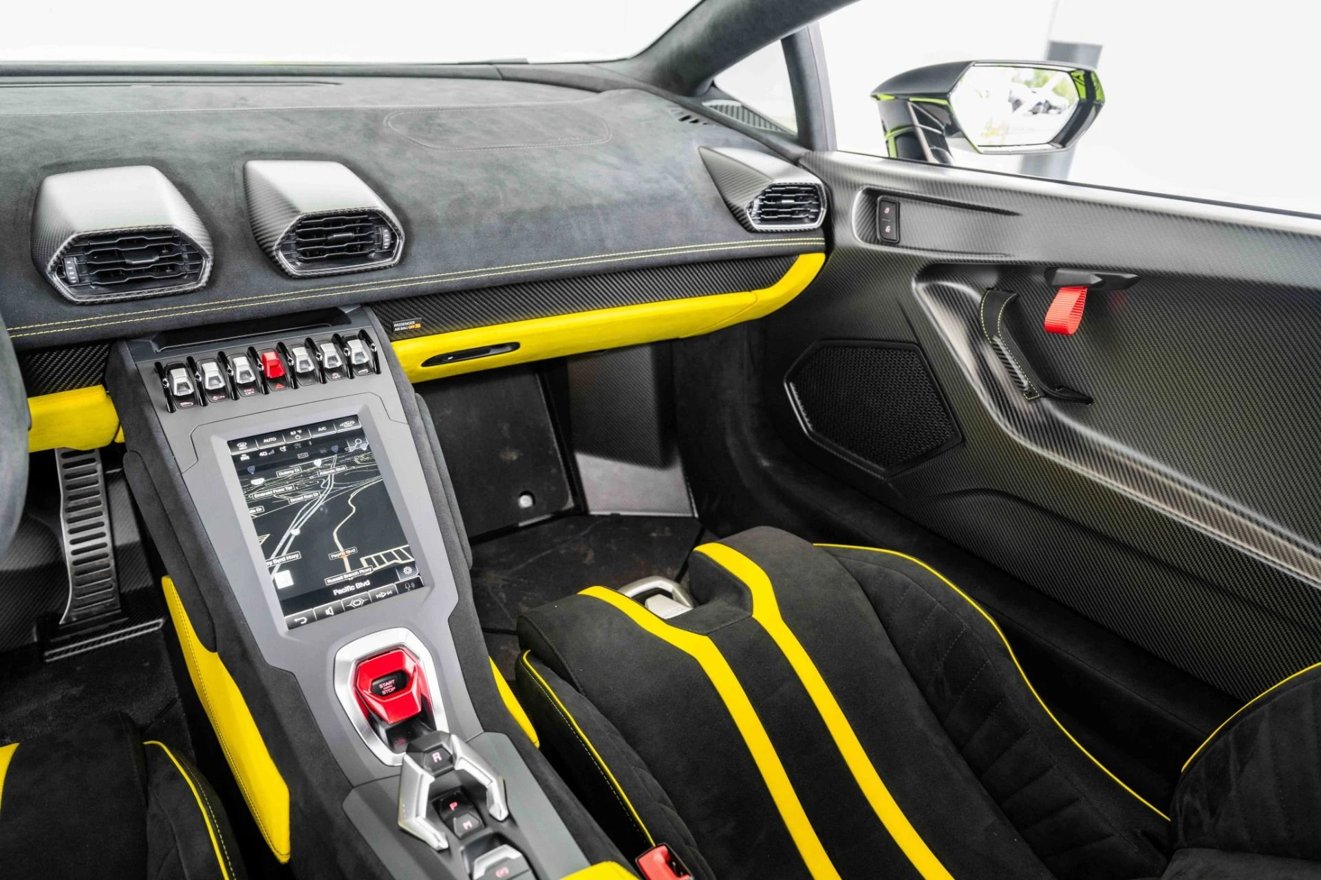 mph020_2988266083_Used_2022_Lamborghini_Huracan_STO_Coupe_1765561049_d623fcad01