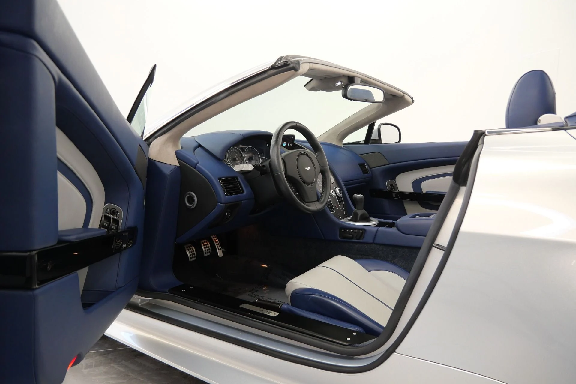 mph020_2996149668_Used_2017_Aston_Martin_Vantage_Roadster_7_Speed_Manual_Limited_1_of_100_for_the_USA_1765816519_86d3004ca1