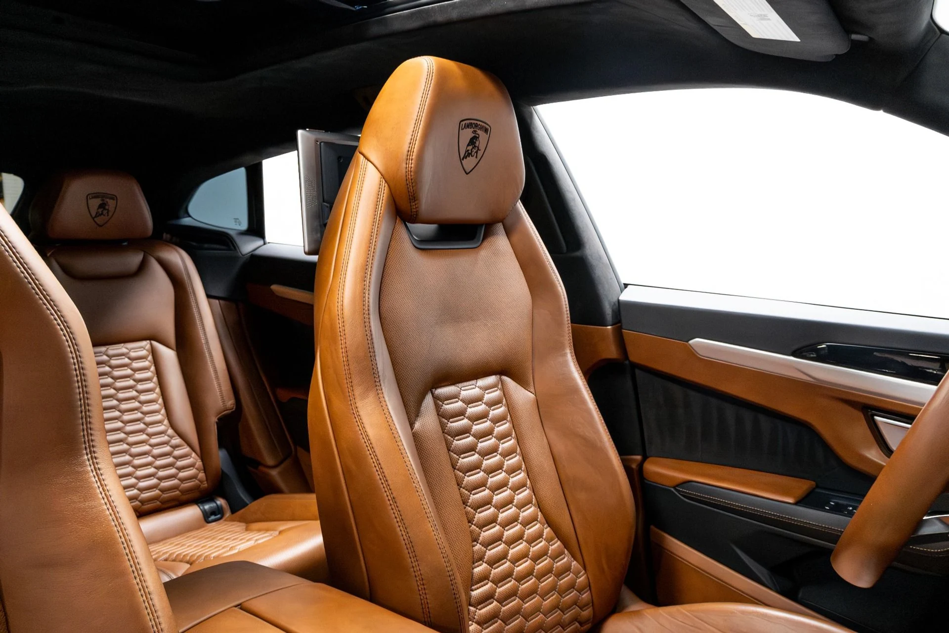 mph020_2999217992_Used_2019_Lamborghini_Urus_1772123275_380fec2b3a