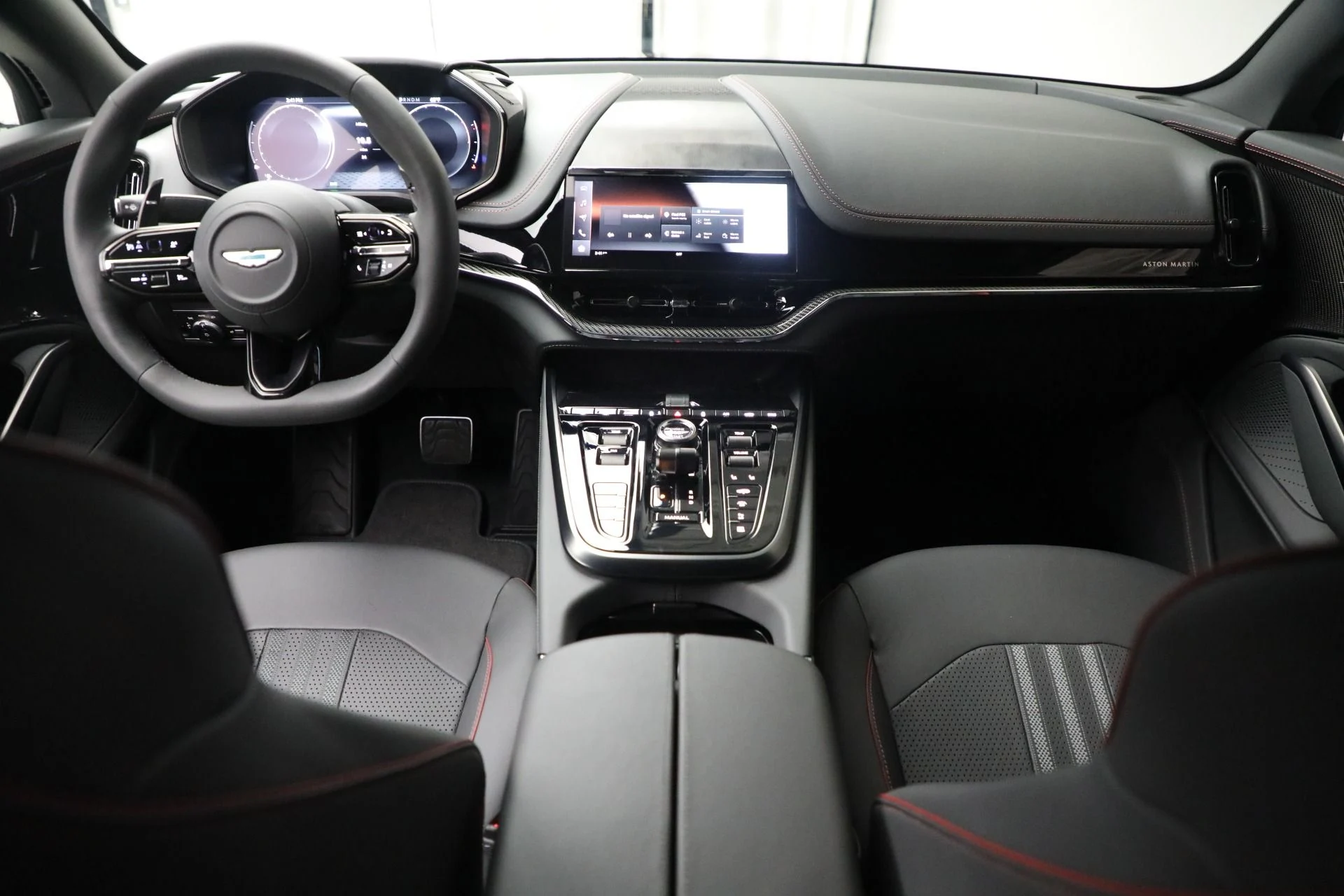 mph020_3006470485_New_2025_Aston_Martin_DBX_707_09d4169a12