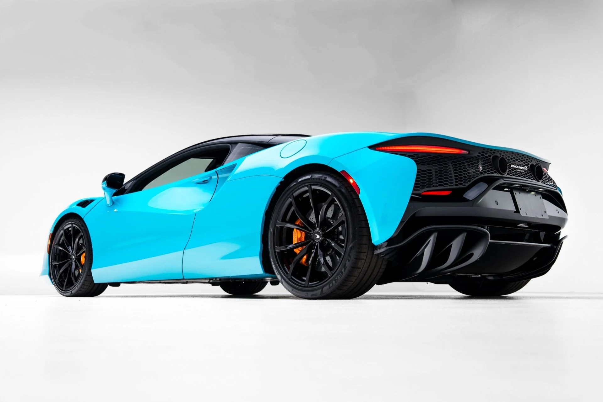 mph020_3008953710_Used_2023_Mc_Laren_Artura_1770682323_6417021dee