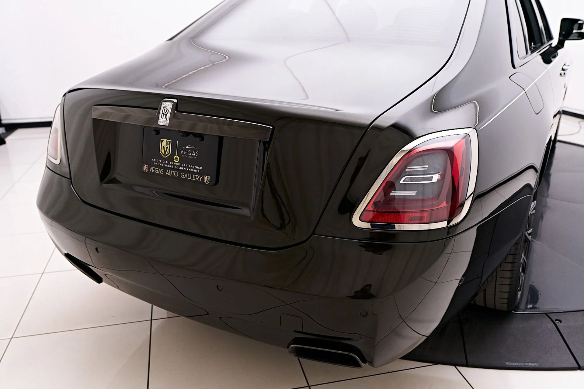 mph020_3026560661_Used_2023_Rolls_Royce_Ghost_Black_Badge_1735605274_5d98cb6244