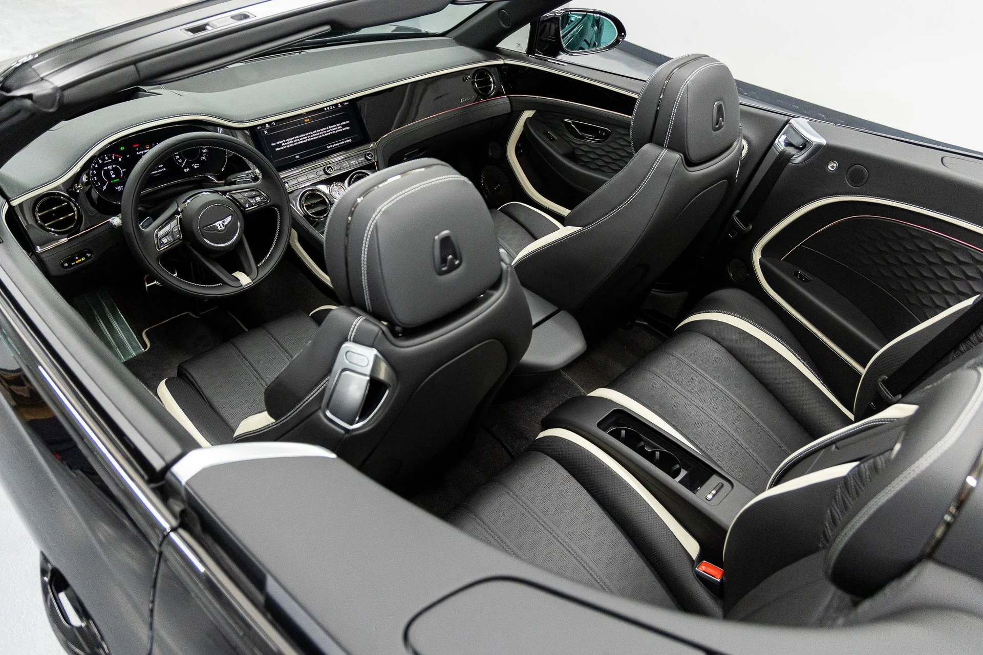 mph020_3027596407_46fecdf639bc622375de502d23aa04e4x_5c8e08dd1a