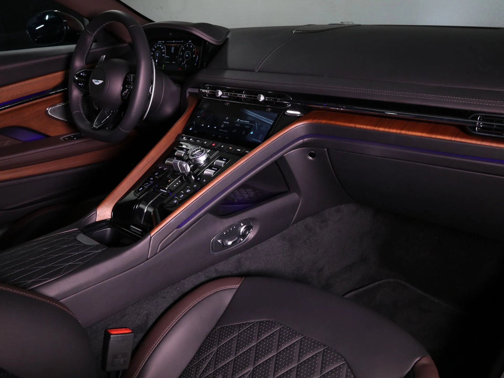 mph020_3034038185_New_2025_Aston_Martin_DB_12_1746122881_1aaeb07264