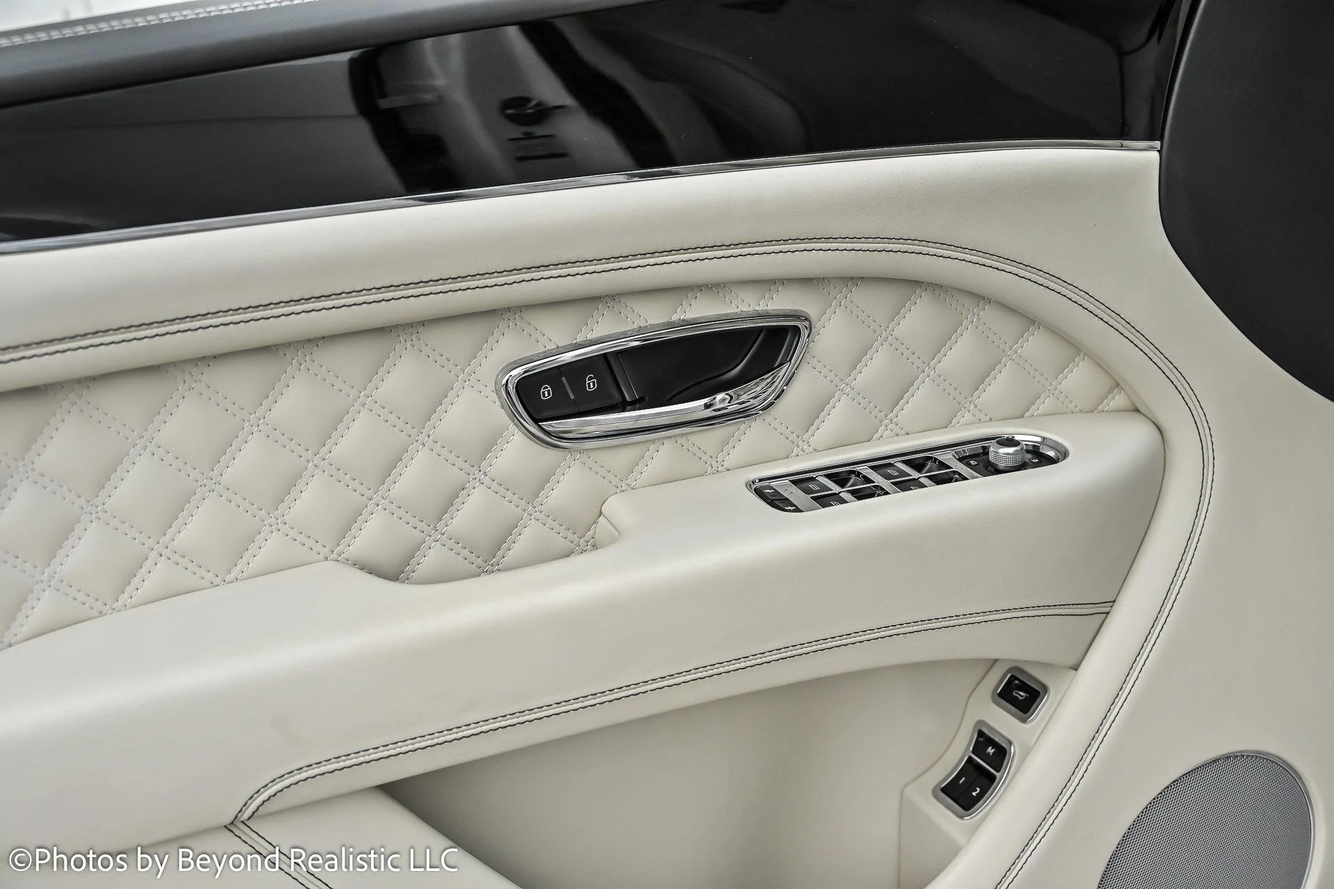 mph020_3039449986_Used_2022_Bentley_Bentayga_V8_Mulliner_Driving_Specification_1755763430_3db16ac4f8