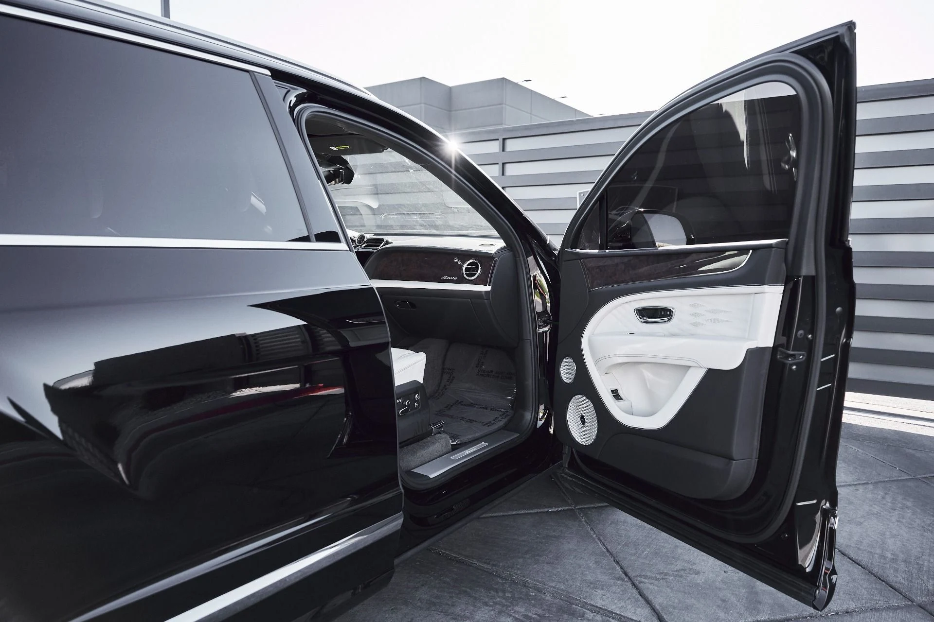 mph020_3044020646_Used_2023_Bentley_Bentayga_EWB_Azure_1773968862_ef5d672e35