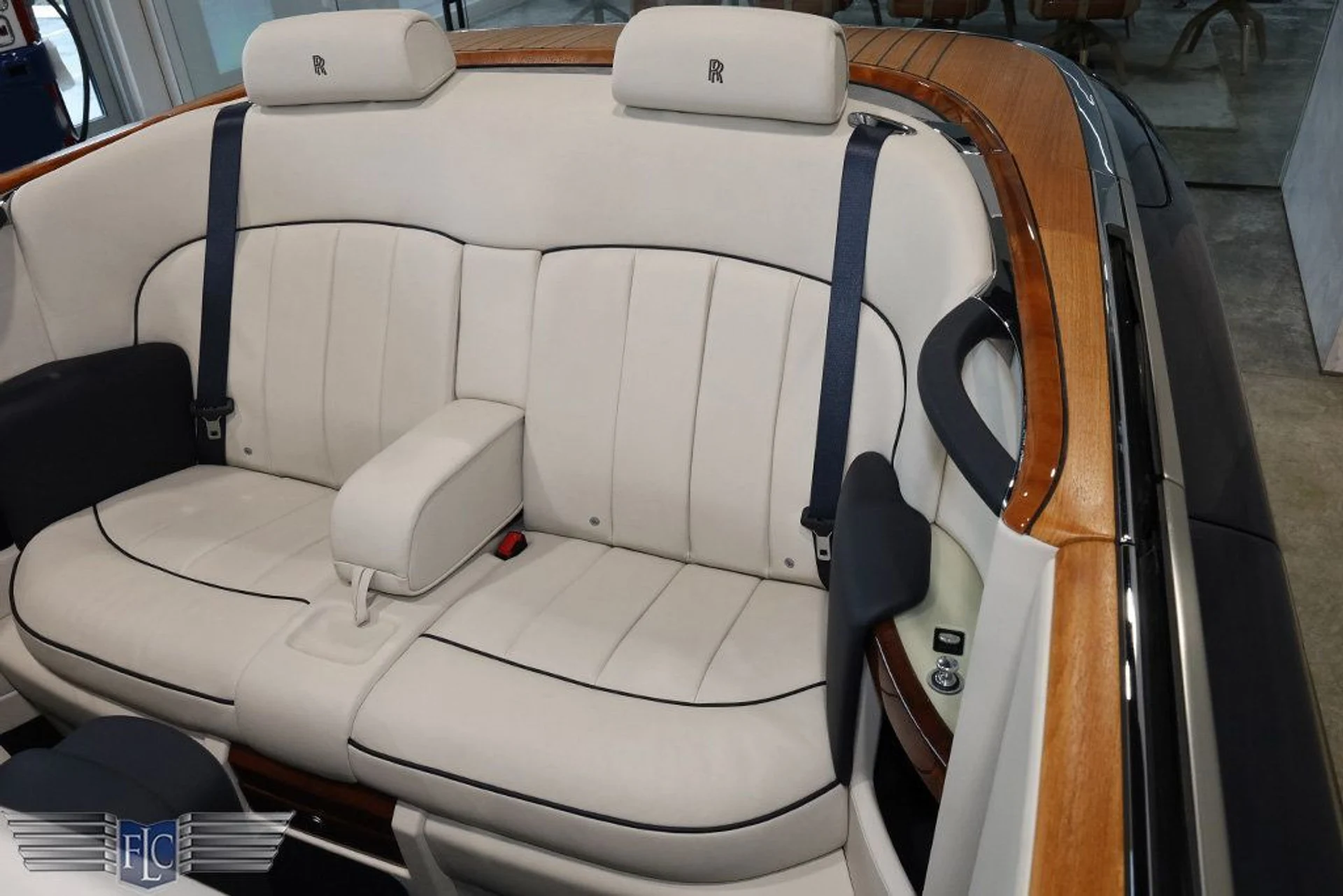 mph020_3045812170_used_2013_rolls_royce_phantom_coupe_2drdrophead_9689_22930572_21_1024_c0e051a5dd