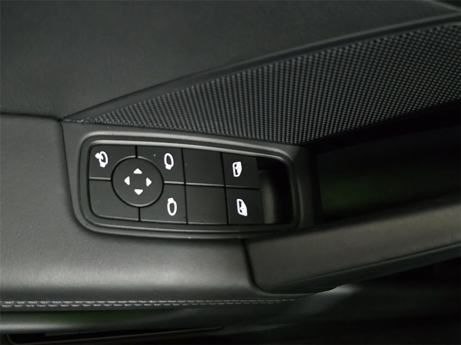 mph020_3049700009_eb9c68b7a1560c323ee8ae3bad0b98fb_9fbb12376a