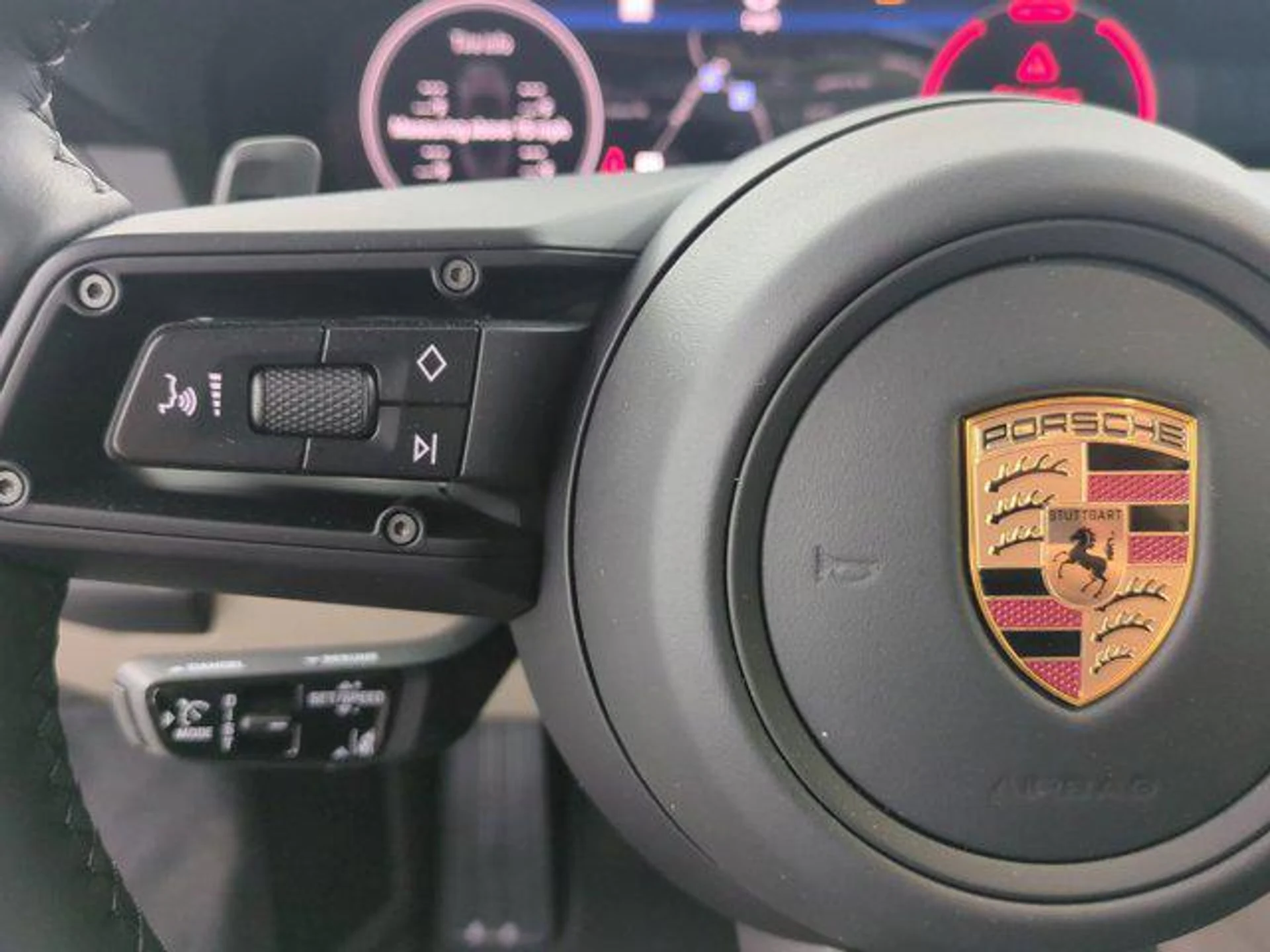 mph020_3054223126_ub_Y0z_HH_Gbl_Hlgfxt_PMKW_9_A_Ed_Rhw_98bddf75e8