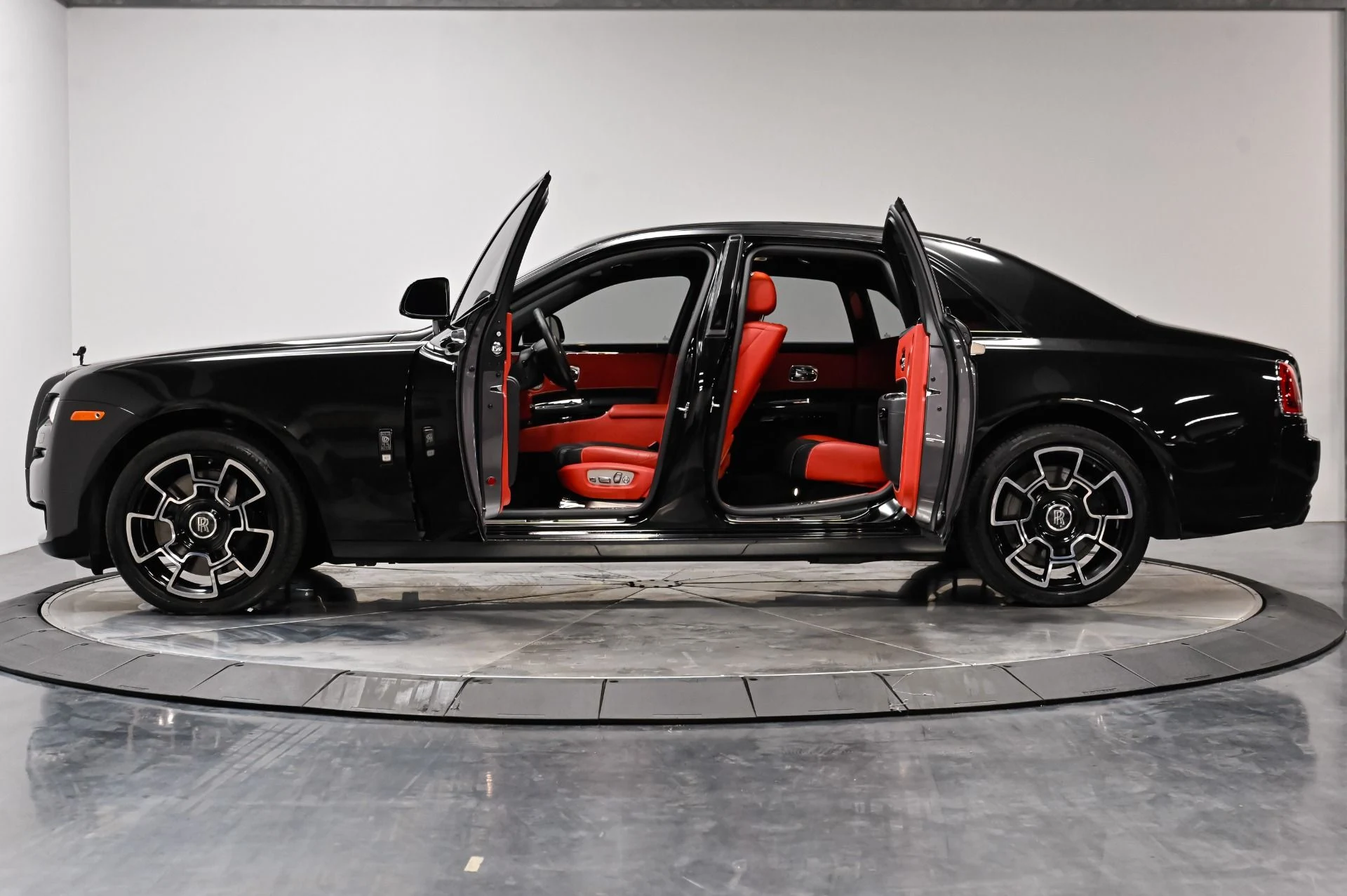 mph020_3054702598_Used_2017_Rolls_Royce_Ghost_Base_1792796263_21c210bad6