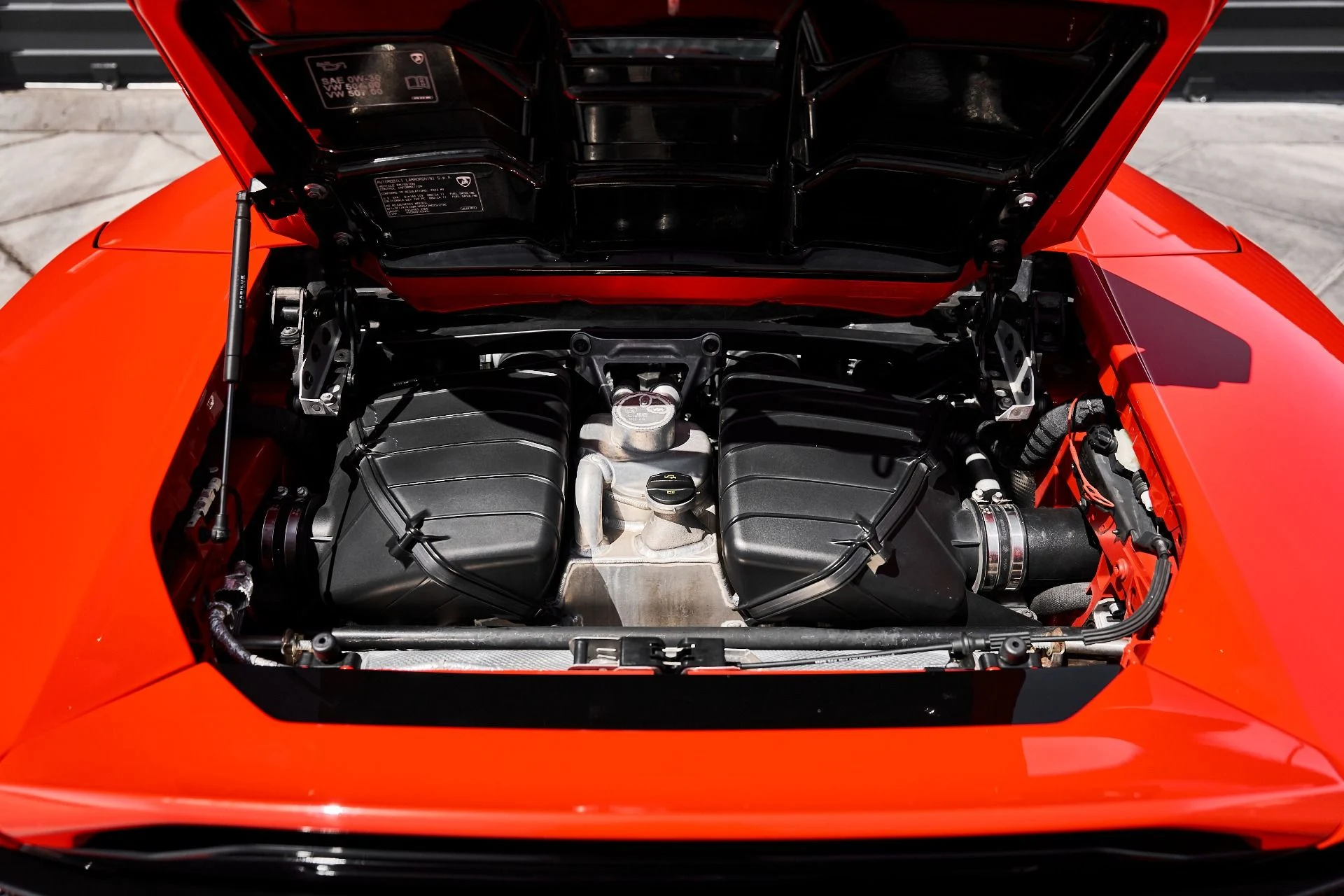 mph020_3056918108_Used_2023_Lamborghini_Huracan_EVO_Base_1776733394_60fb99405c