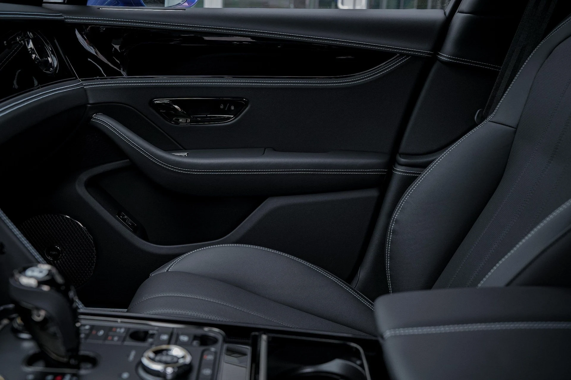 mph020_3058177680_Hi_Tech_Luxury_Imports_LLC_SCBBP_6_ZG_0_SC_023385_image_20_29aaf5c140