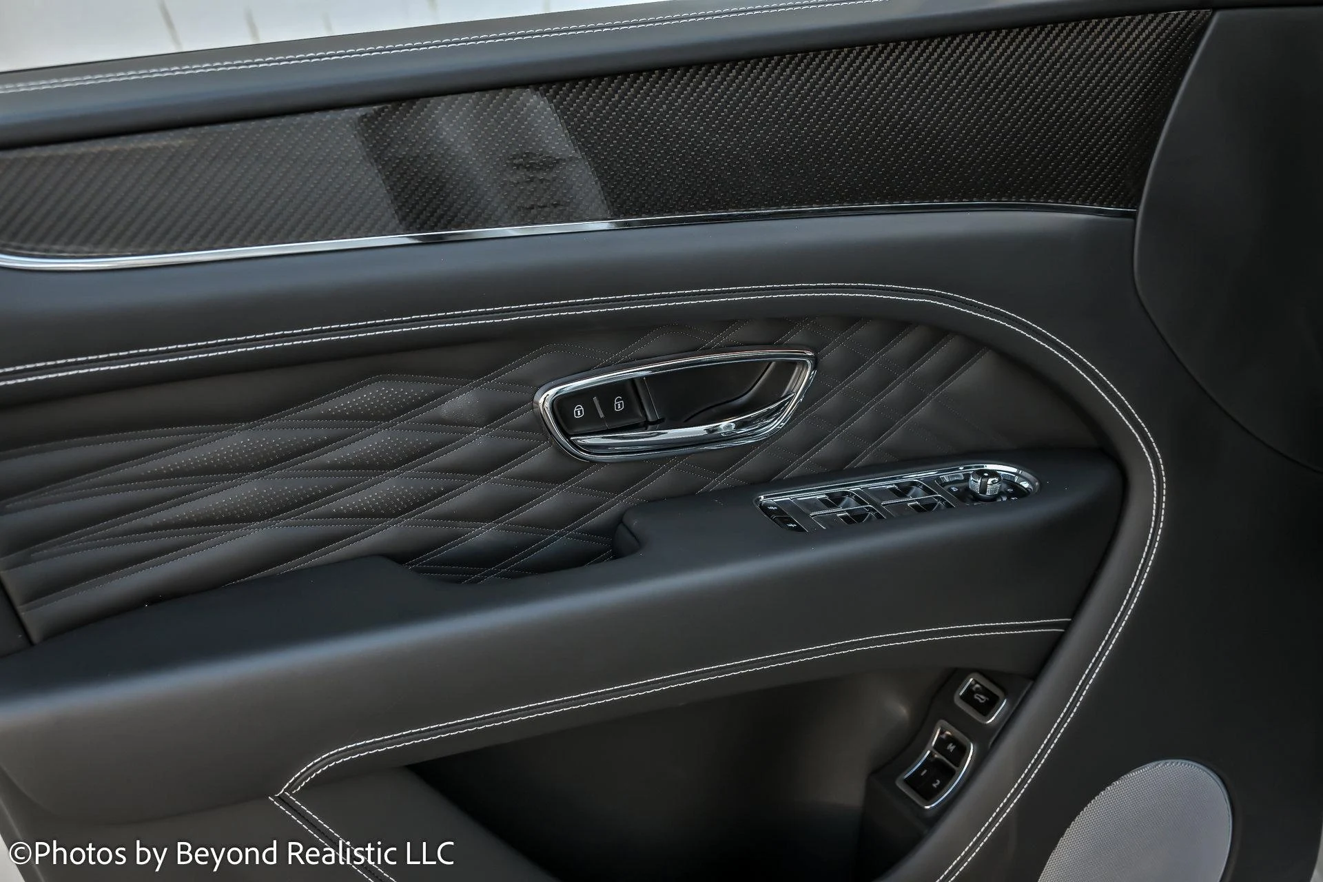 mph020_3068071077_Used_2024_Bentley_Bentayga_Azure_1762420093_b27a6016fc