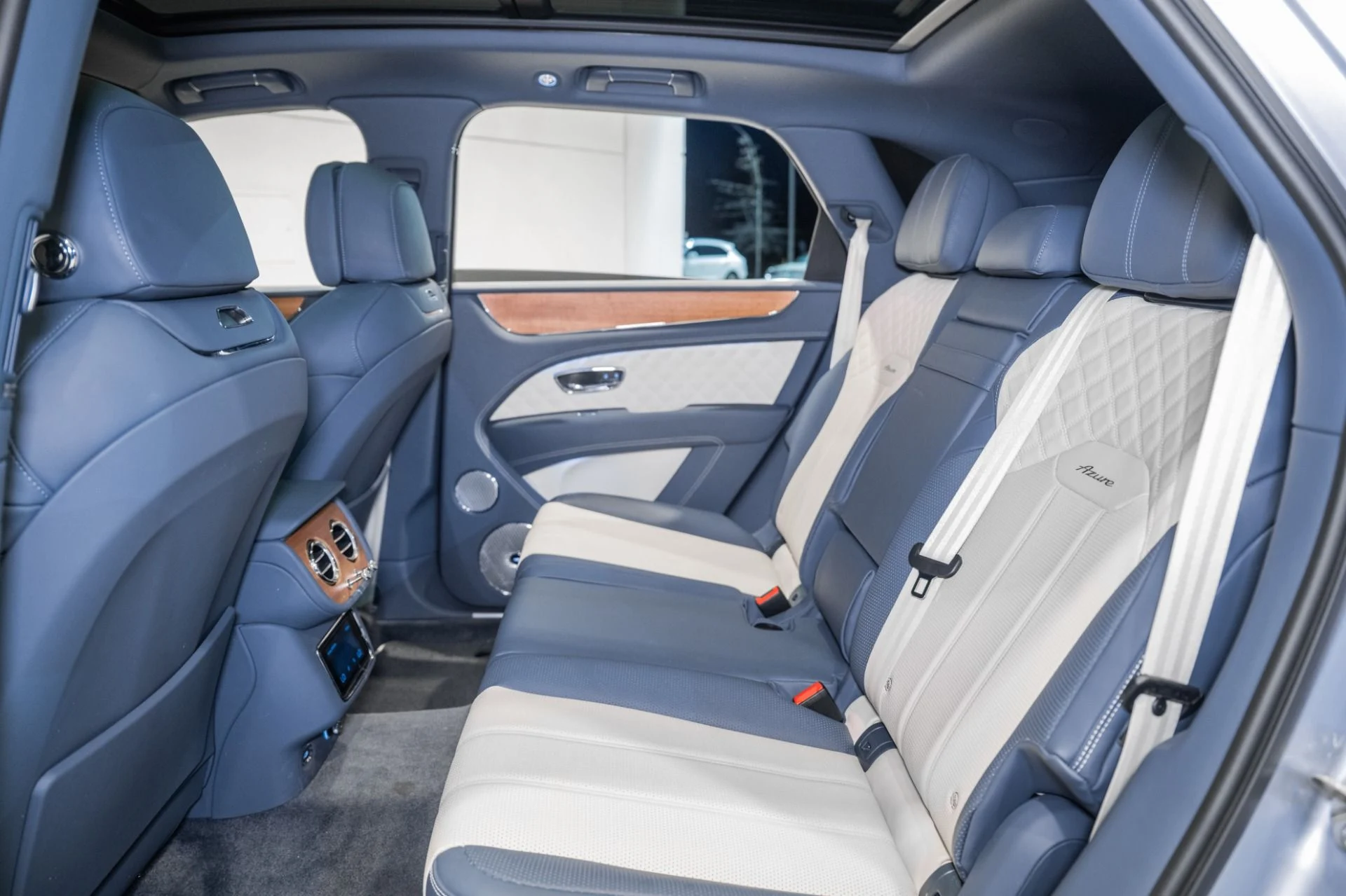 mph020_3068485521_Used_2023_Bentley_Bentayga_V8_1773161600_e9fd4057e0