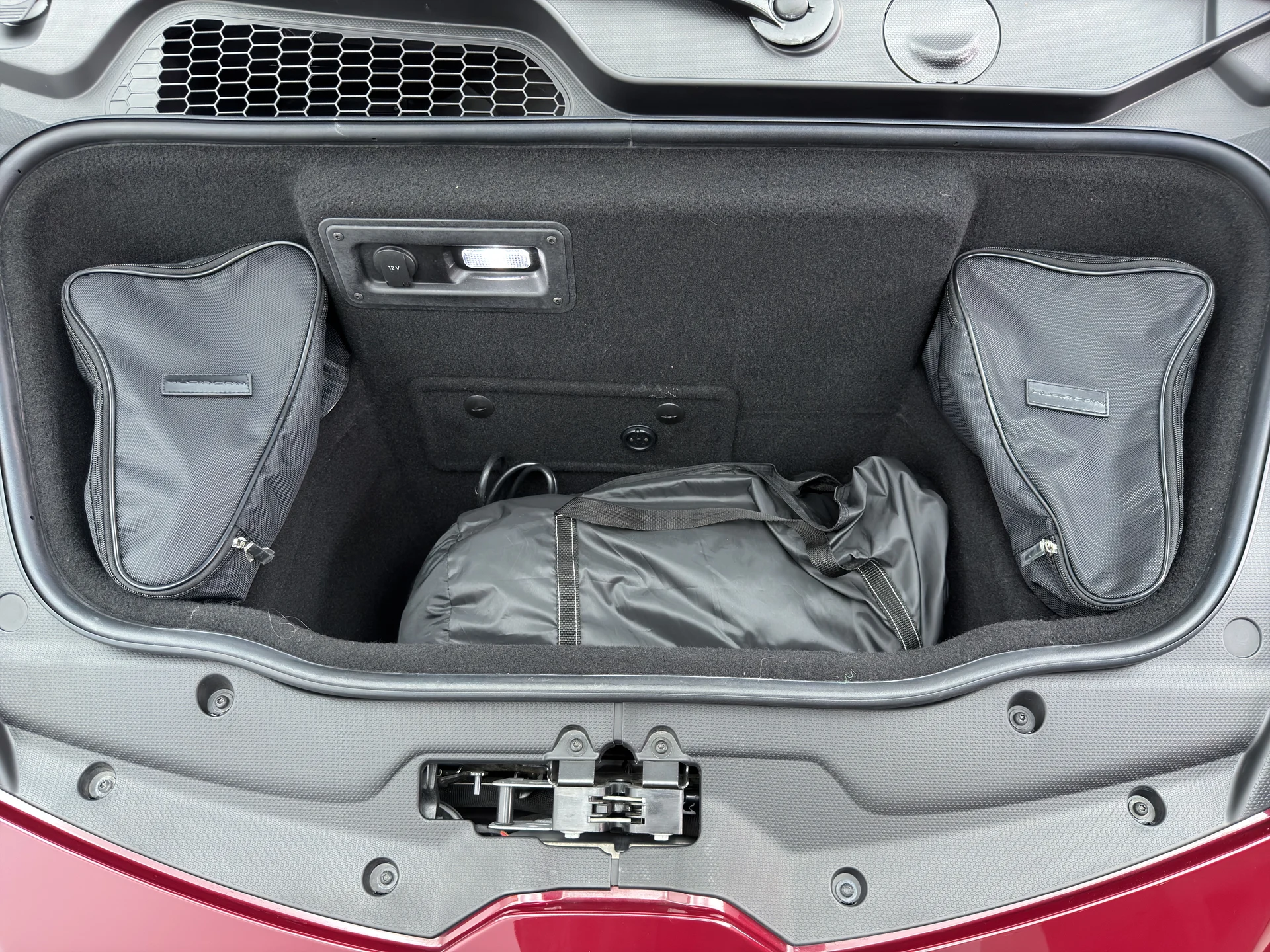 mph020_307445892_CA_3941_engine_bay_002_ba45c2e6ed