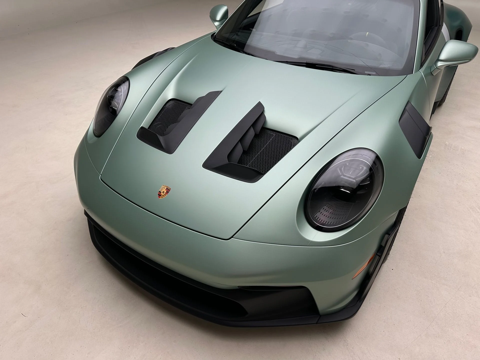 mph020_3077656404_Used_2024_Porsche_911_GT_3_RS_1777498456_919faf44ed