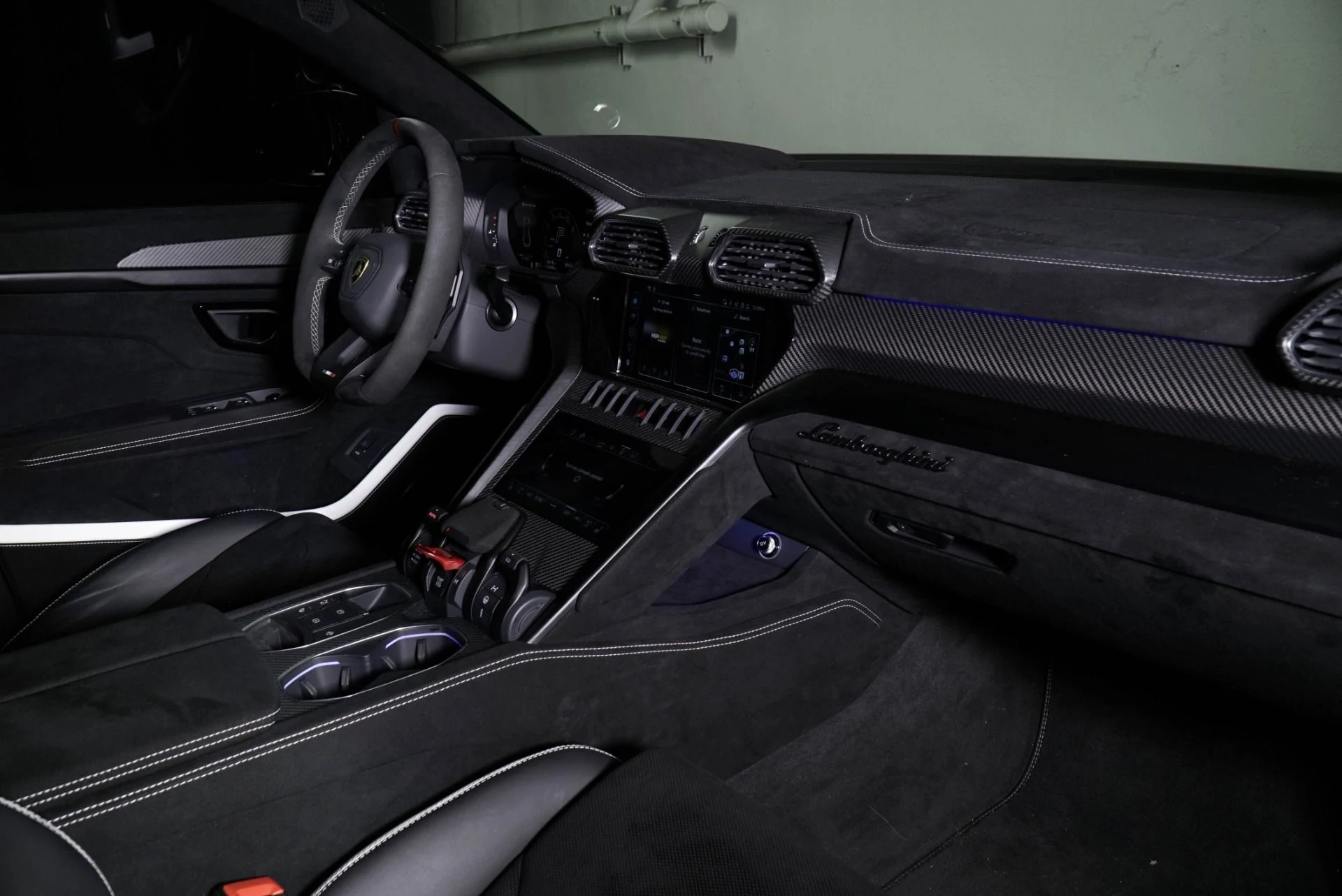 mph020_3078379587_Used_2023_Lamborghini_Urus_Performante_1765384929_e9e96085b3