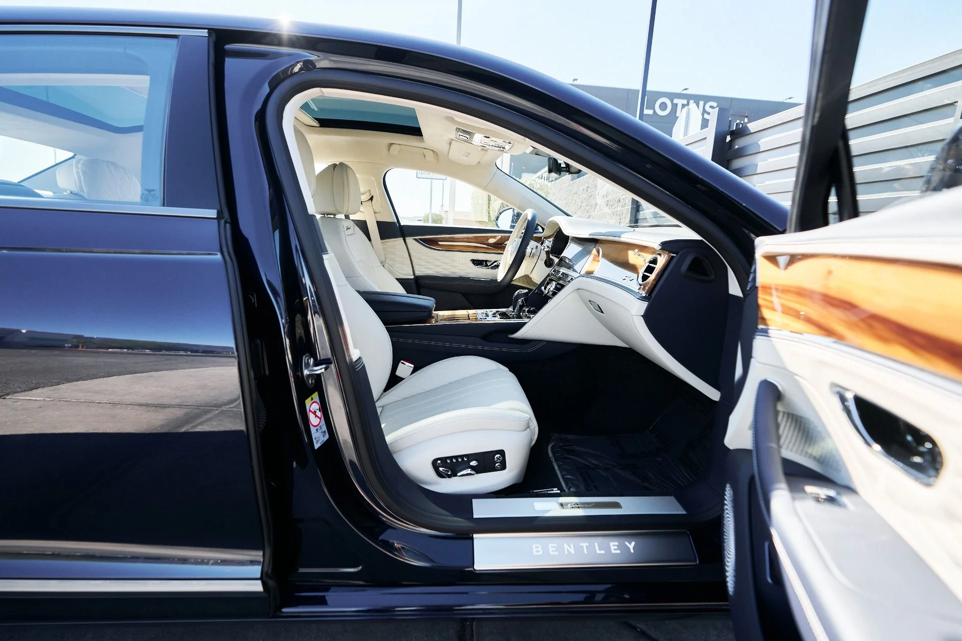 mph020_3083485352_Used_2024_Bentley_Flying_Spur_Mulliner_W12_1760650620_99788daba6